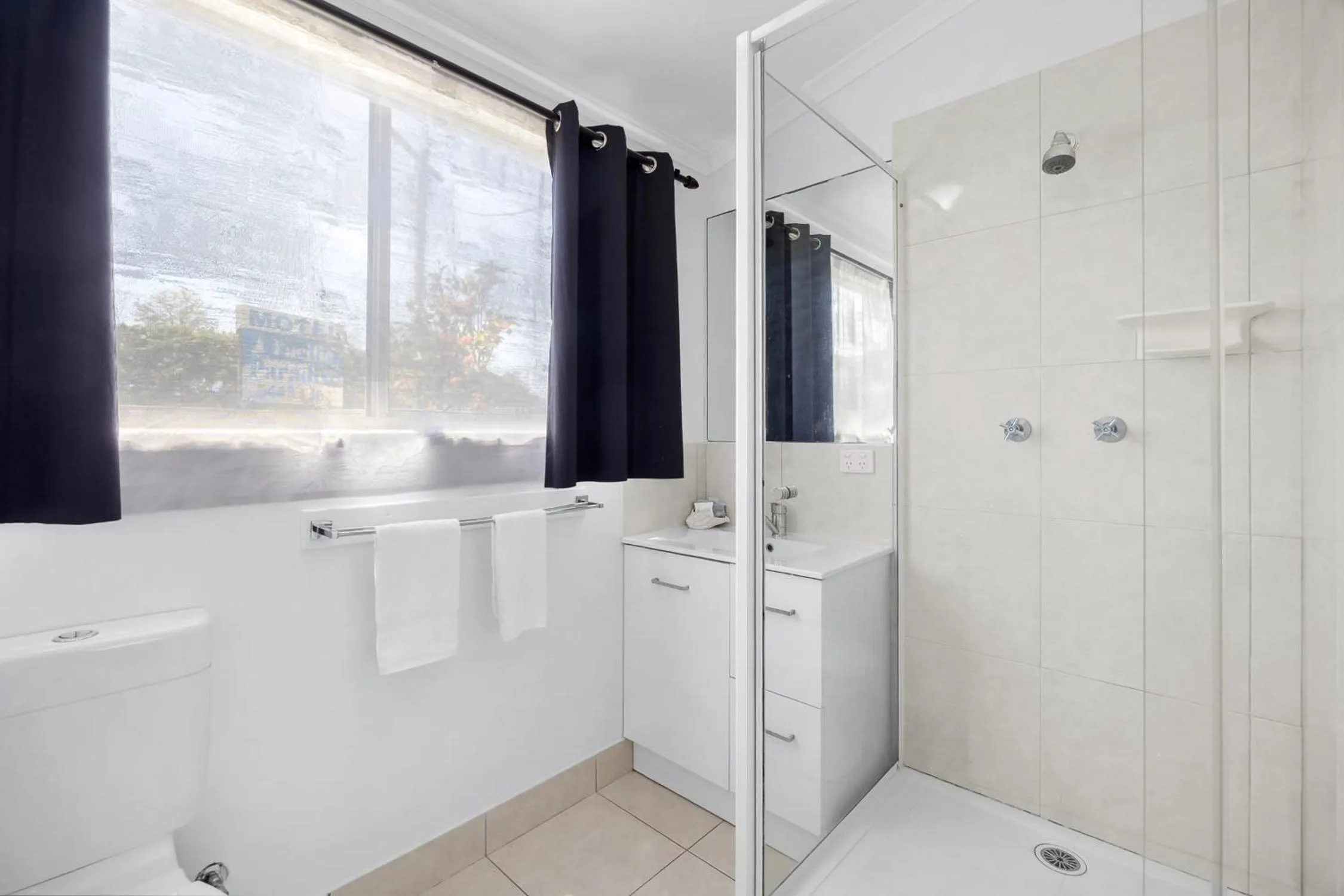 Pacific Paradise Airport Motel