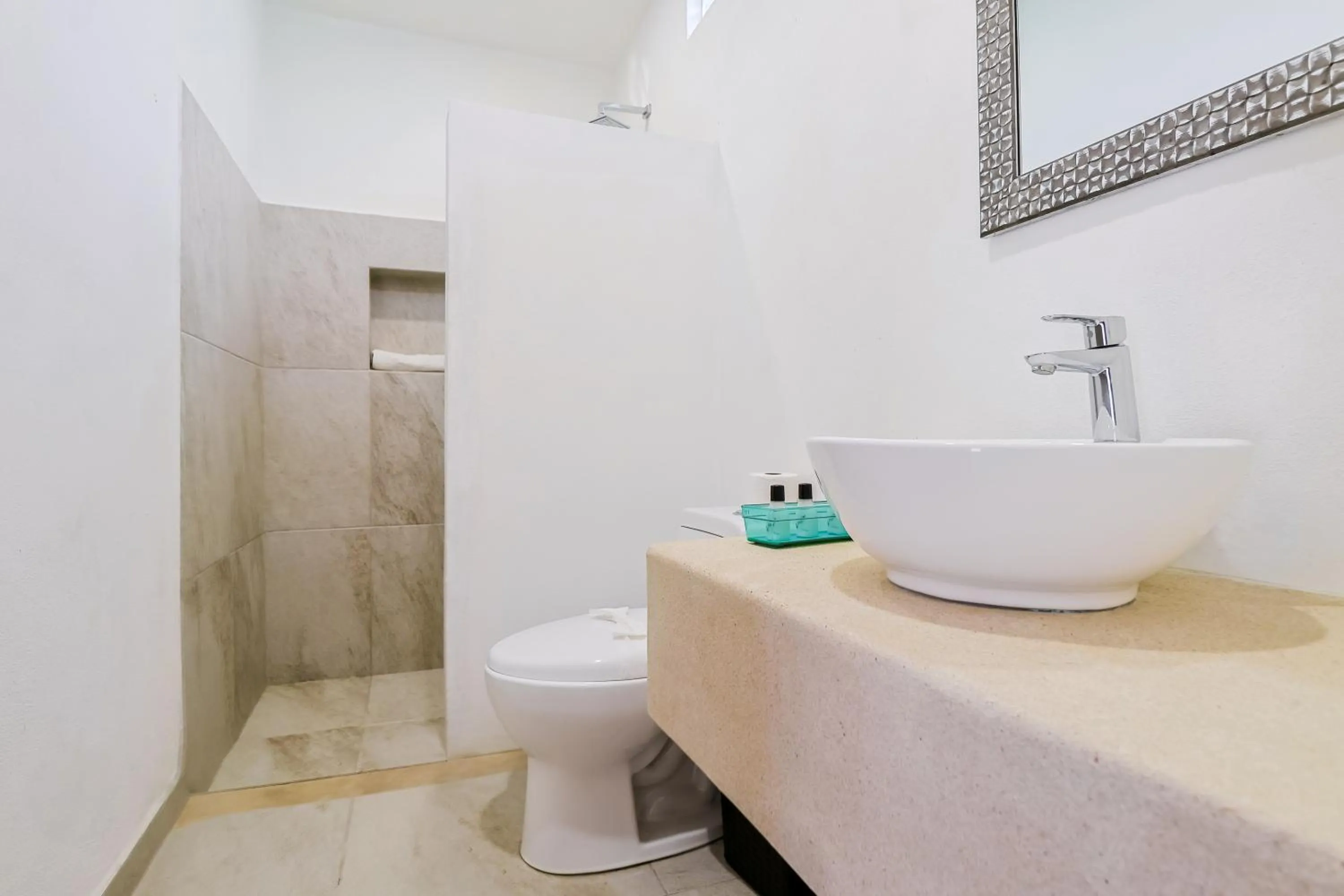 Shower in Arkana 9 Suites by Grupo Amber