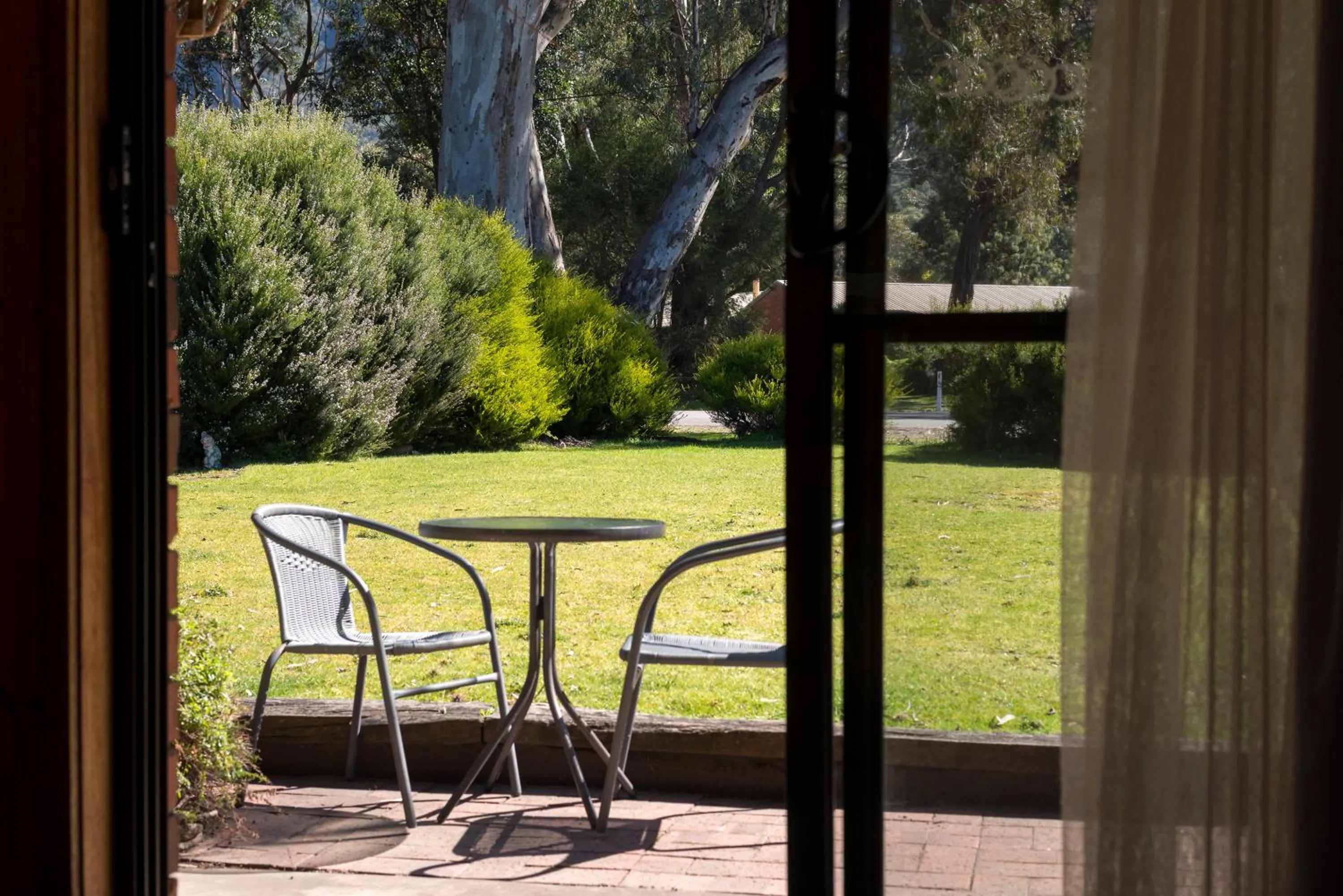 Garden view in Kookaburra Motor Lodge
