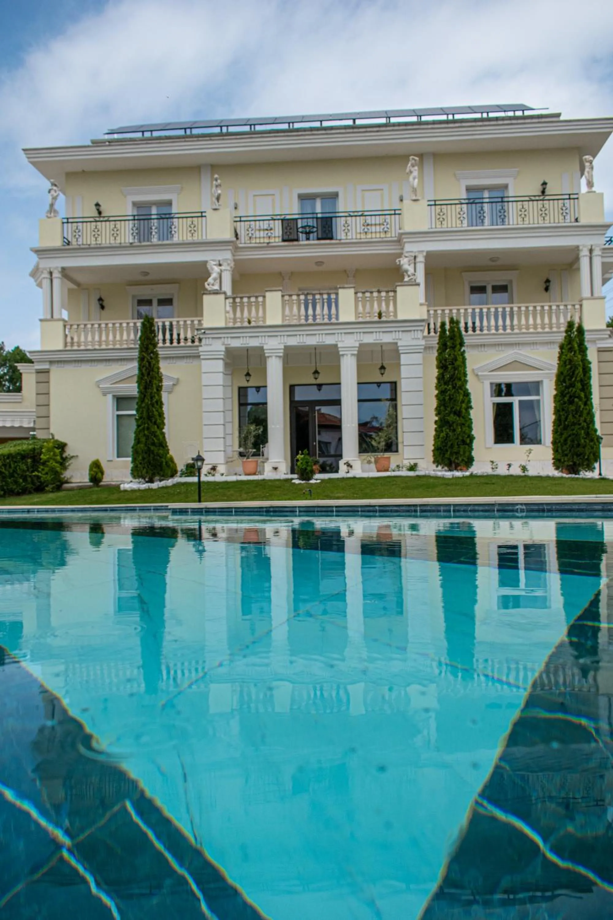 Aleksion Palace and Sans Souci
