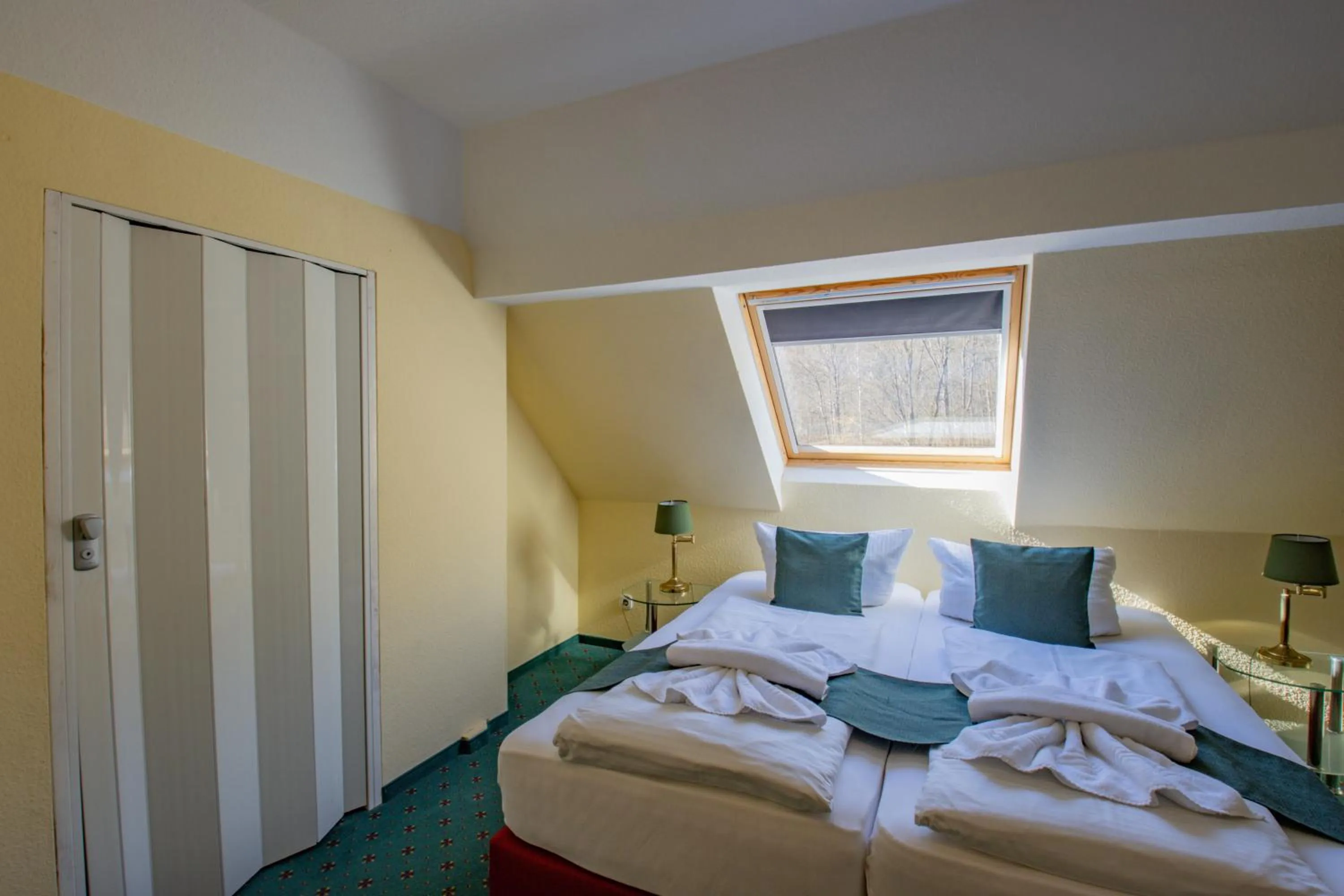 Photo of the whole room, Bed in Ferien Hotel Villa Südharz