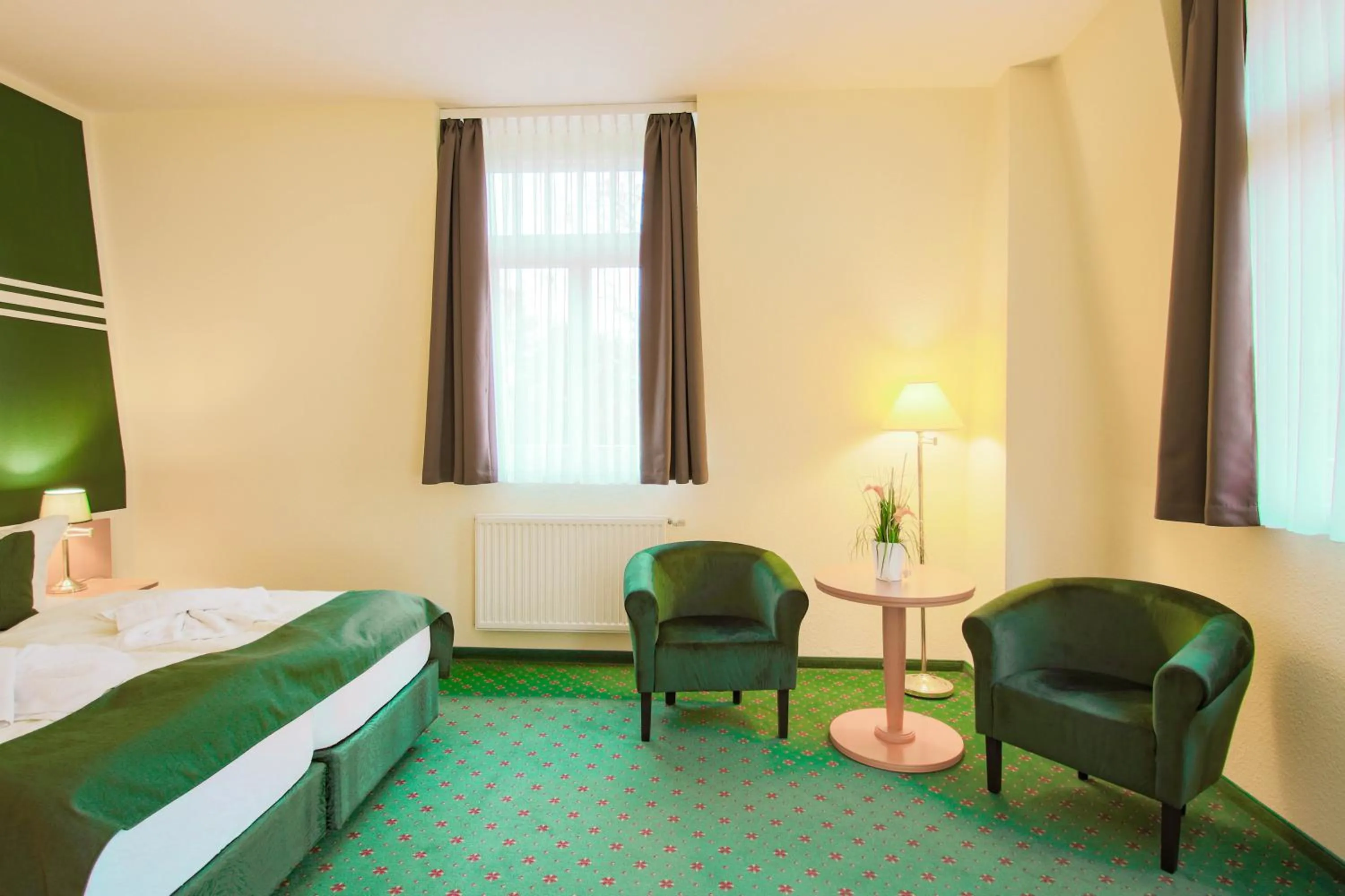 Photo of the whole room, Bed in Ferien Hotel Villa Südharz