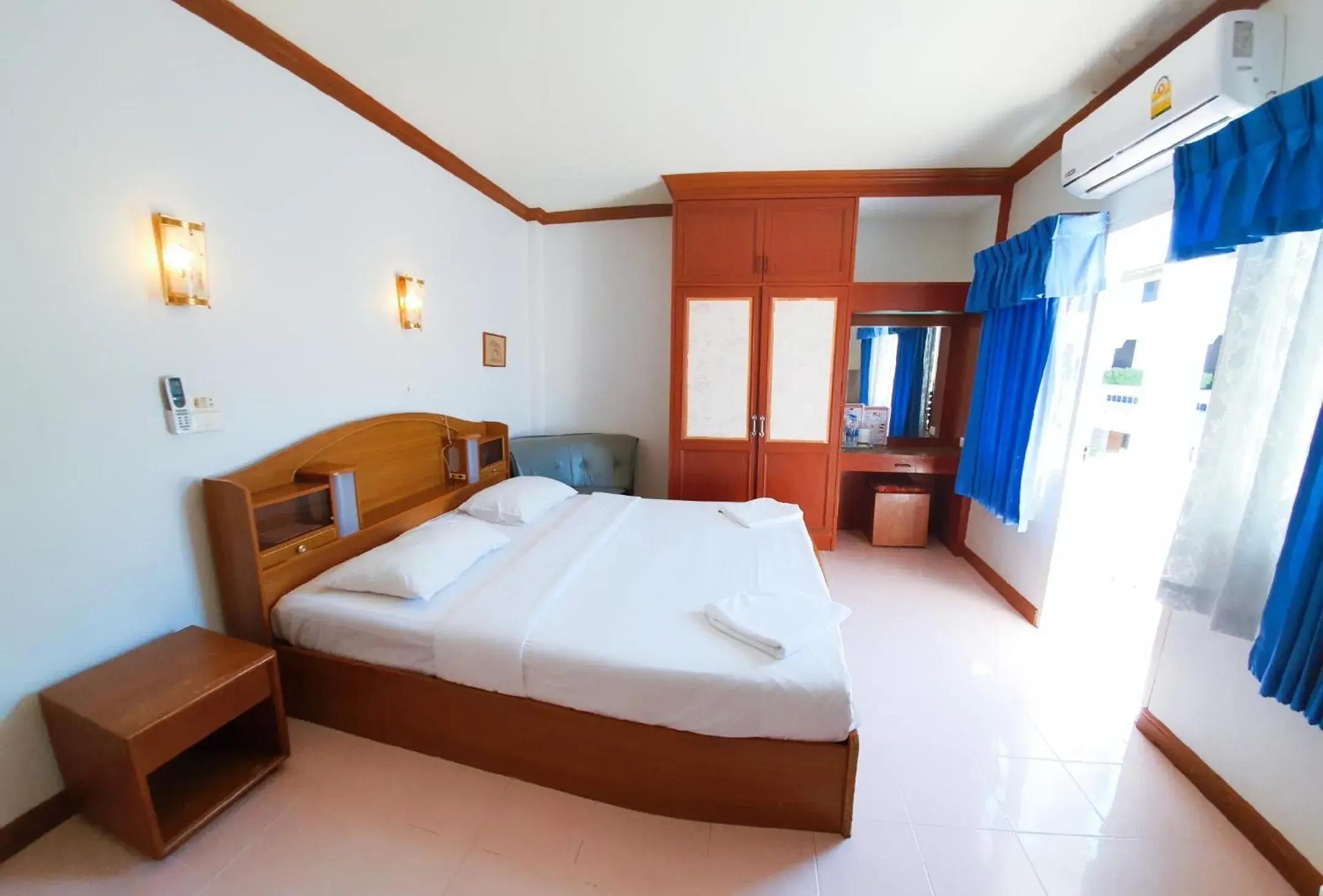 Deluxe Double Room with Balcony in Break Point Patong Hotel Deluxe Double Room with Balcony in Break Point Patong Hotel