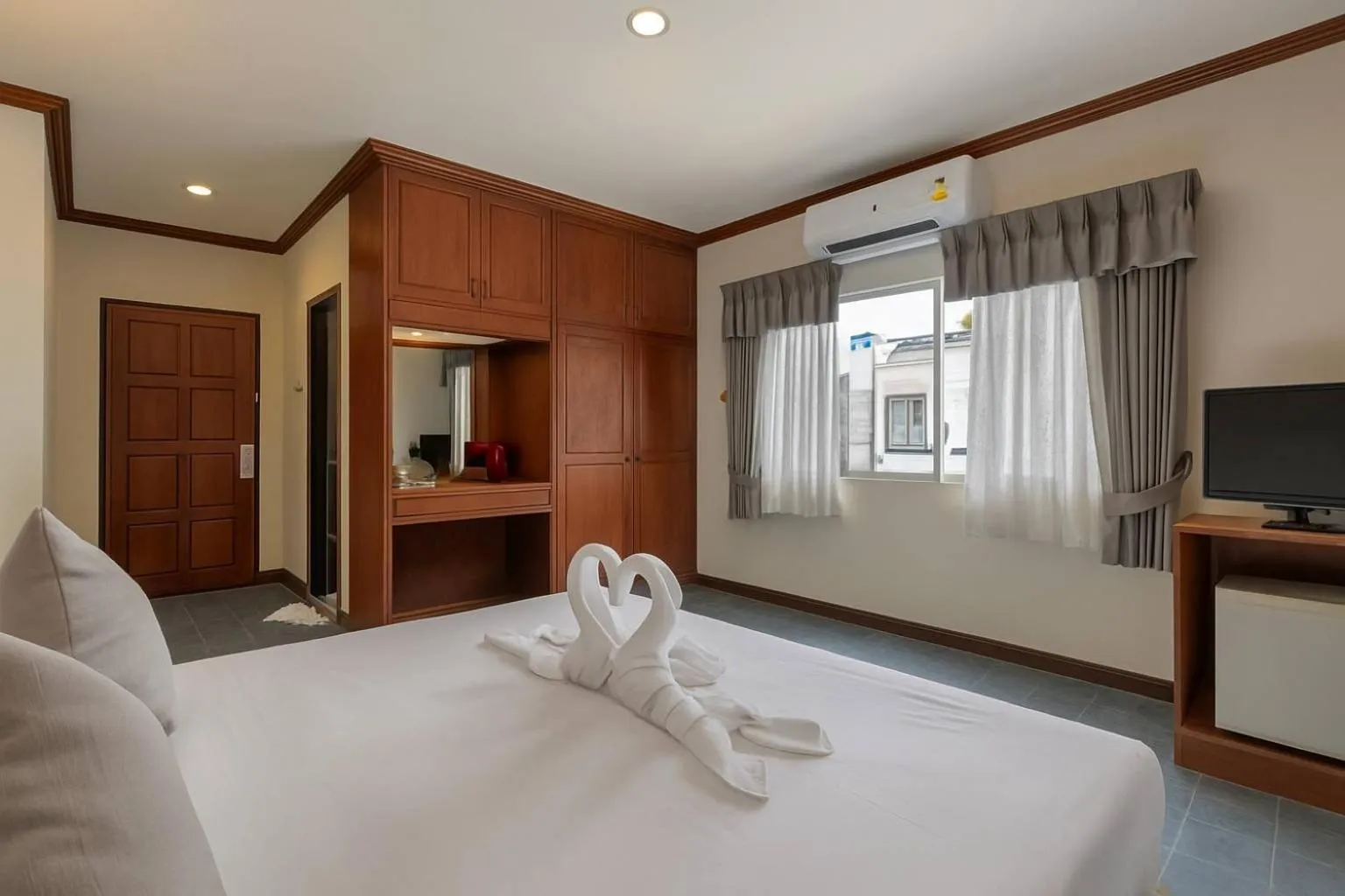 TV and multimedia, Bed in Break Point Patong Hotel