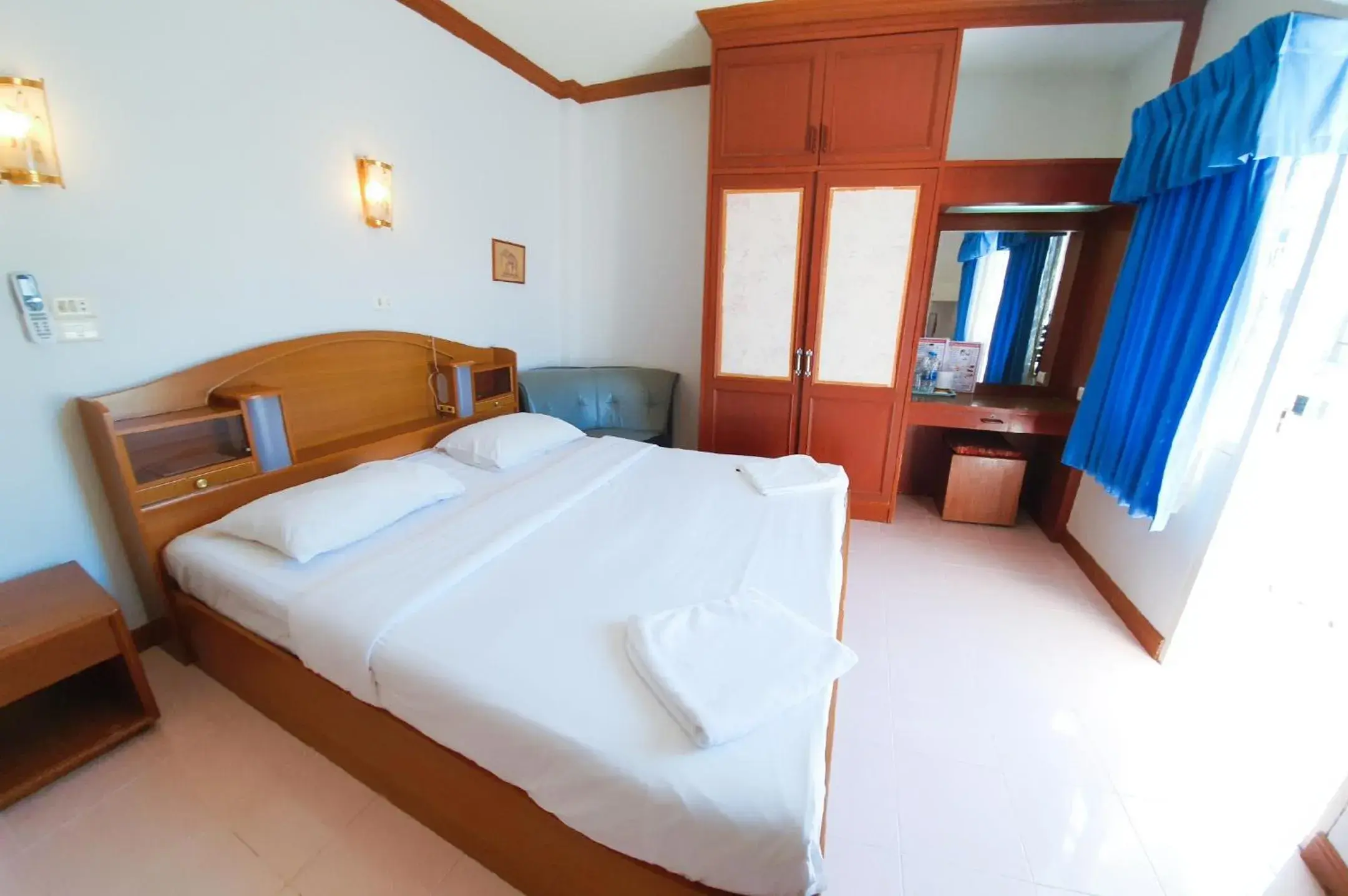 Deluxe Double Room with Balcony in Break Point Patong Hotel Deluxe Double Room with Balcony in Break Point Patong Hotel