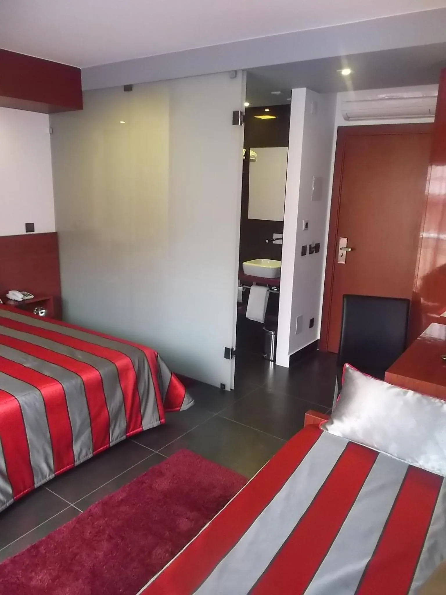 Photo of the whole room, Bed in Hotel Oceano