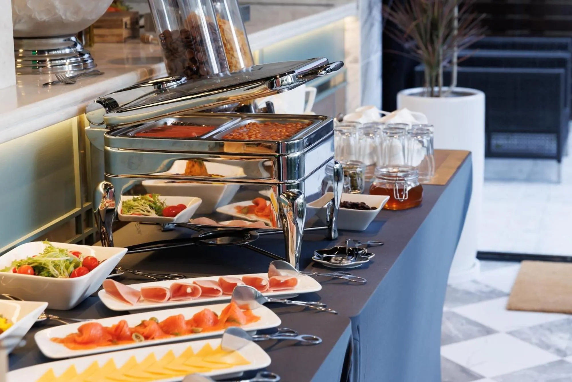 Restaurant/places to eat in Hotel Madera Hong Kong