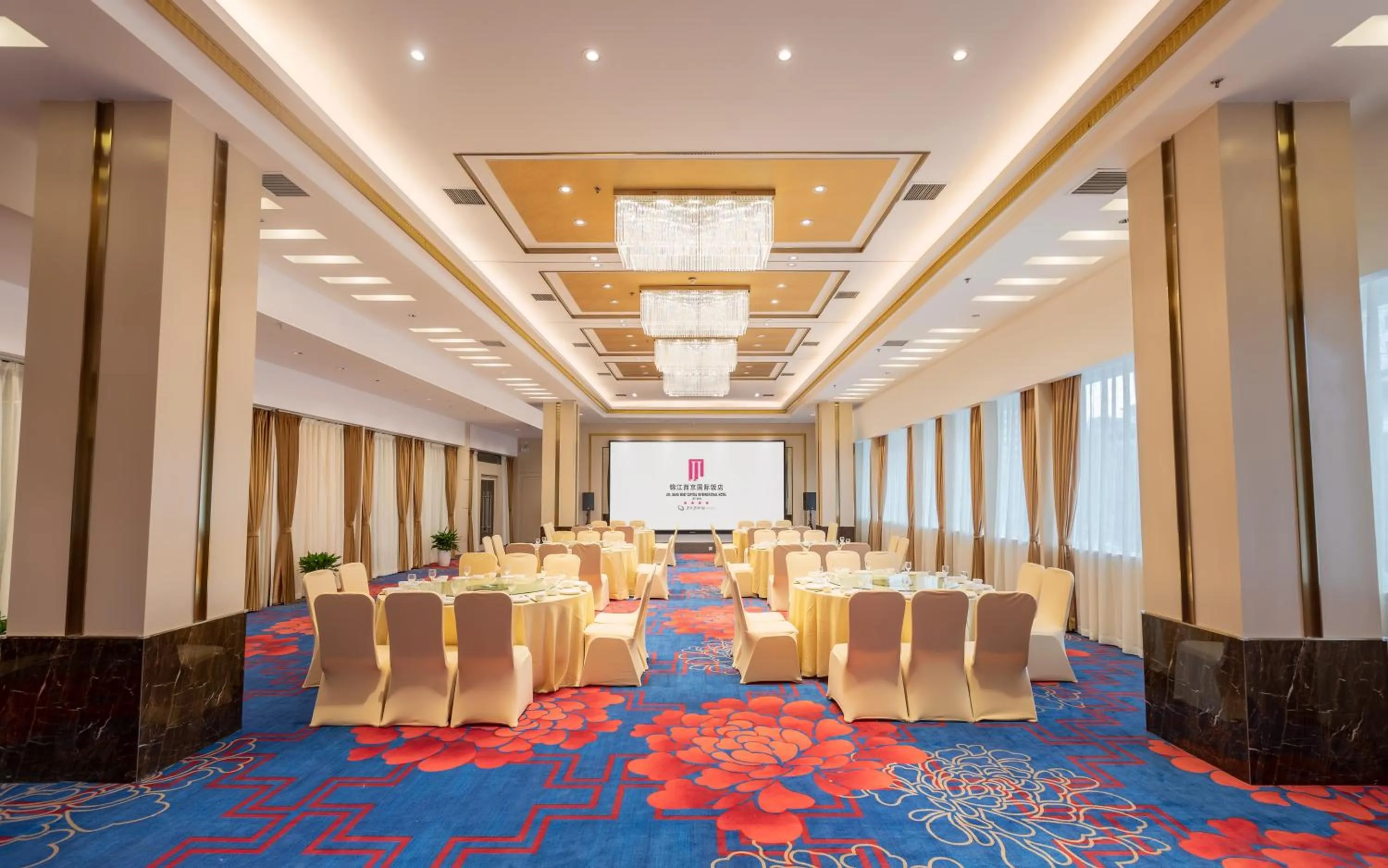 Meeting/conference room in Jin Jiang West Capital International Hotel the Bell and Drum Tower Muslim quarter & Metro Line 6 & indoor swimming pool & self-service free laundry room