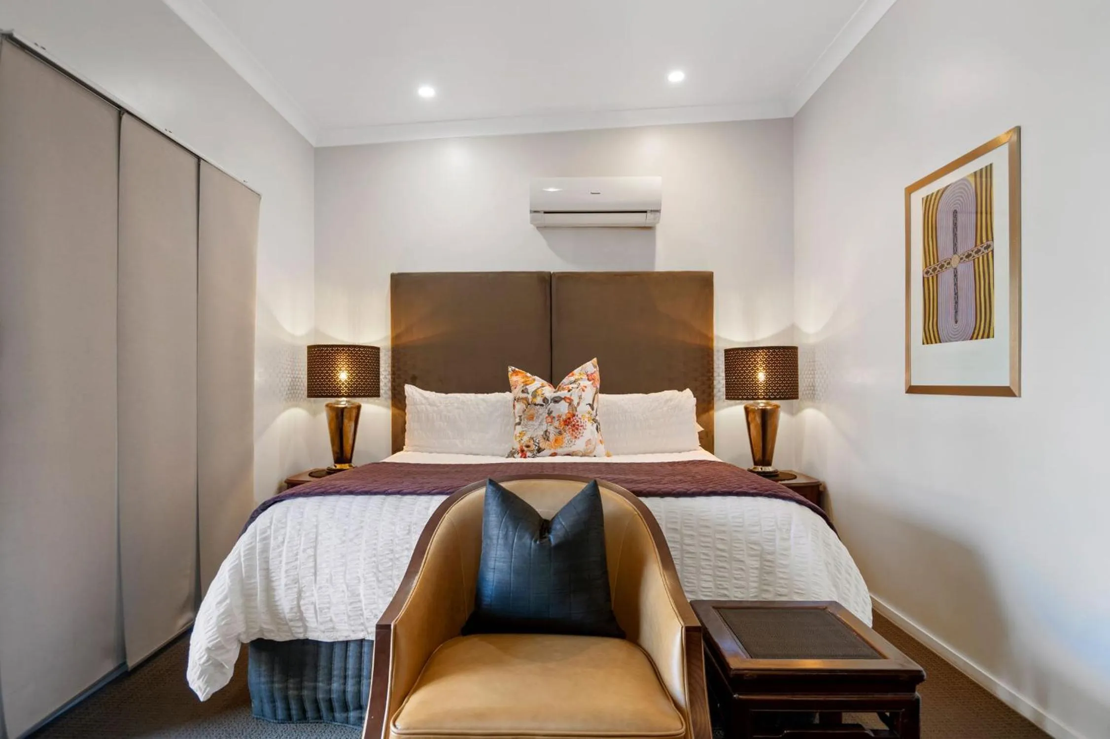 Bed in 53 on Victoria