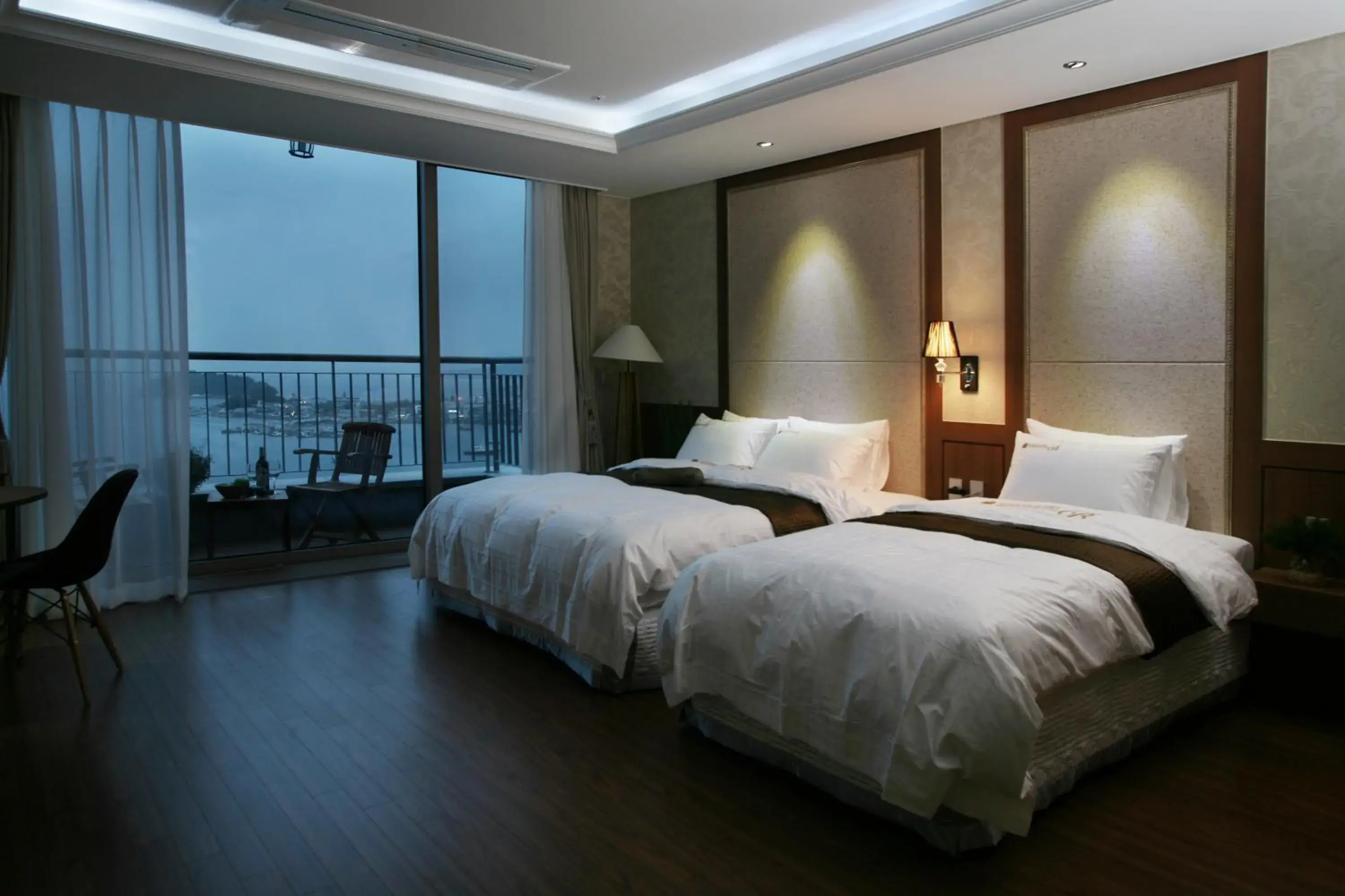 Bedroom, Bed in Benikea Hotel Yeosu Bedroom, Bed in Benikea Hotel Yeosu