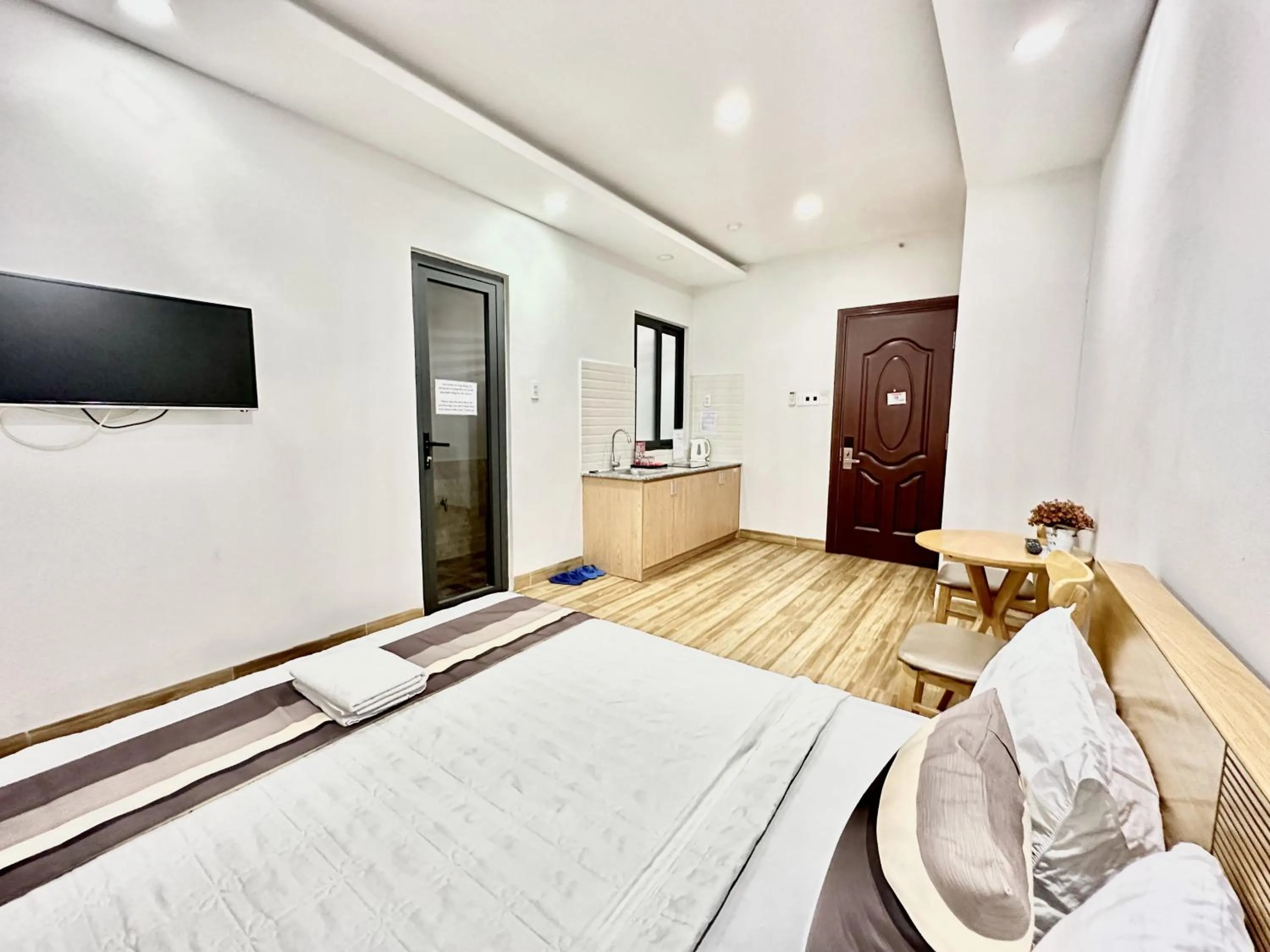 Bed in The Jade Hotel near Tan Son Nhat Airport