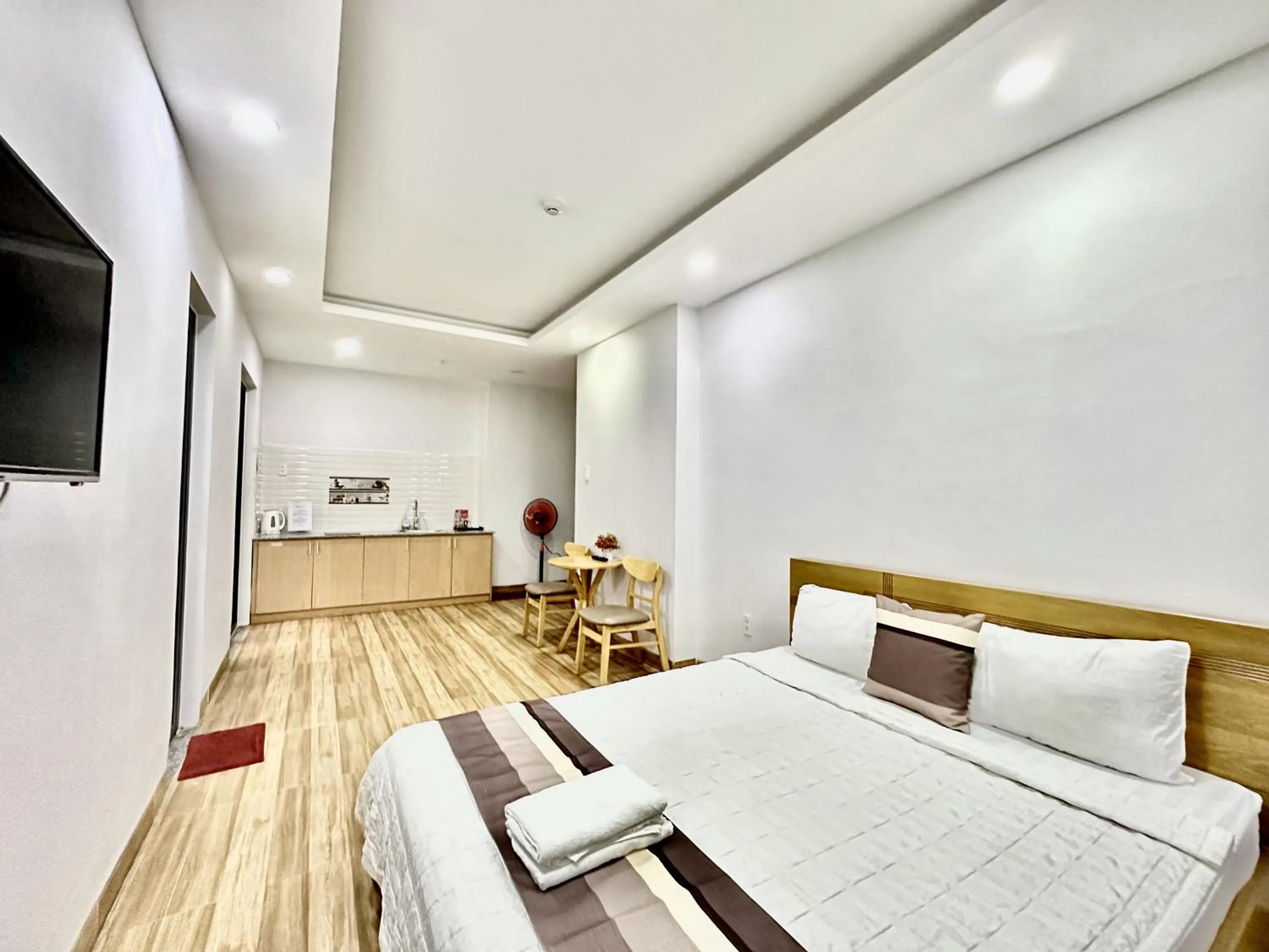 Bed in The Jade Hotel near Tan Son Nhat Airport