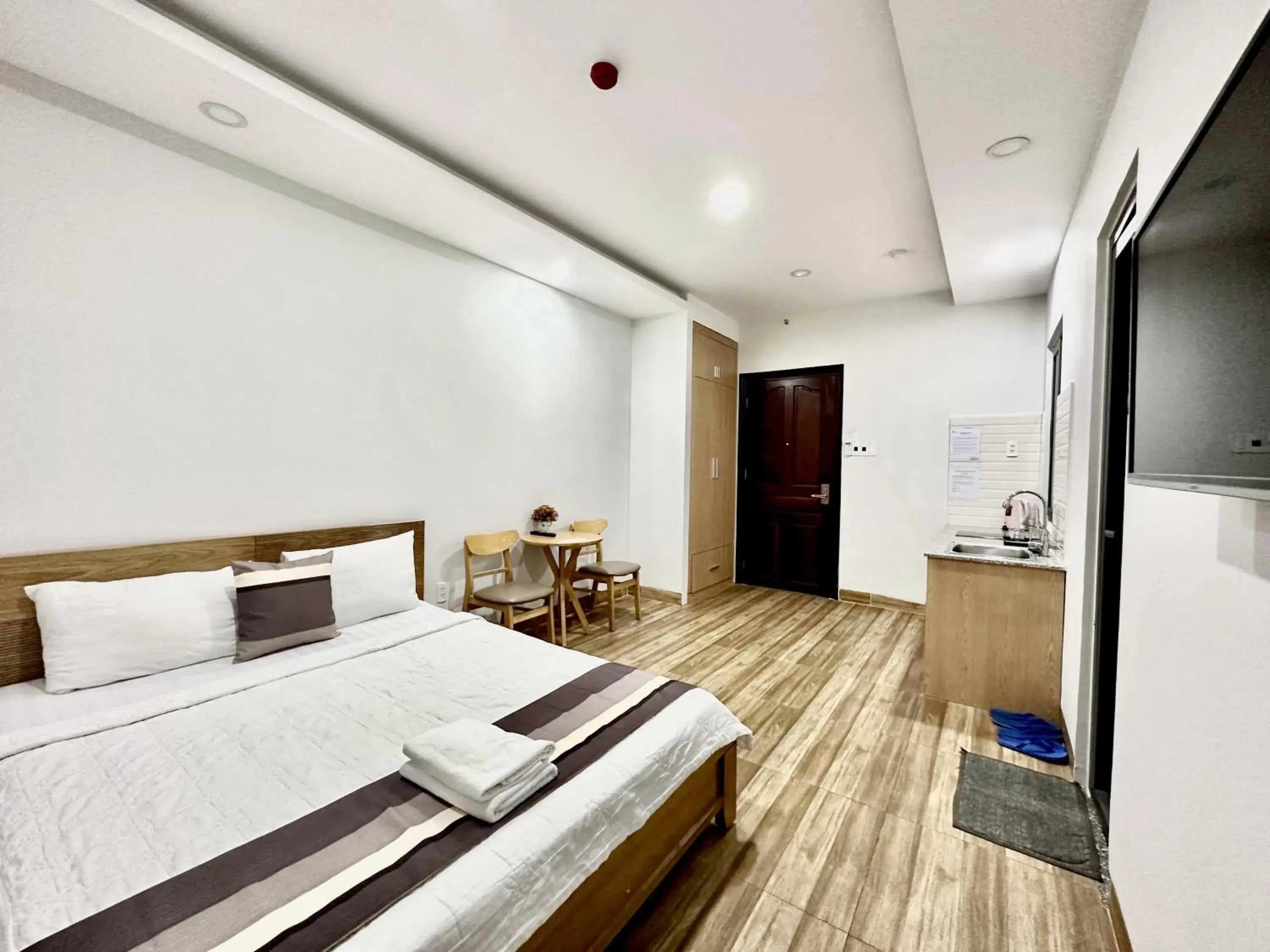 Bed in The Jade Hotel near Tan Son Nhat Airport Bed in The Jade Hotel near Tan Son Nhat Airport