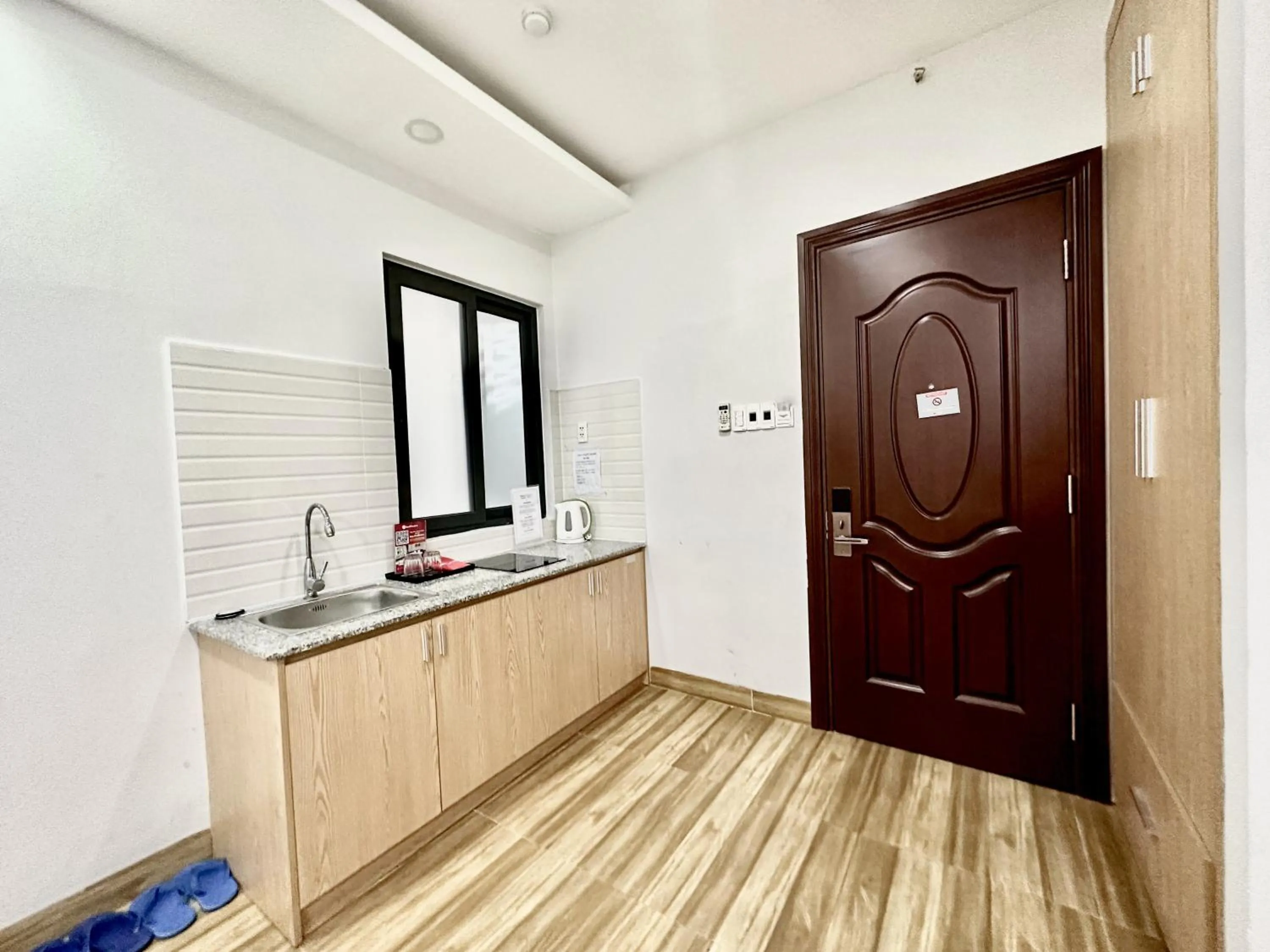 Kitchen or kitchenette in The Jade Hotel near Tan Son Nhat Airport