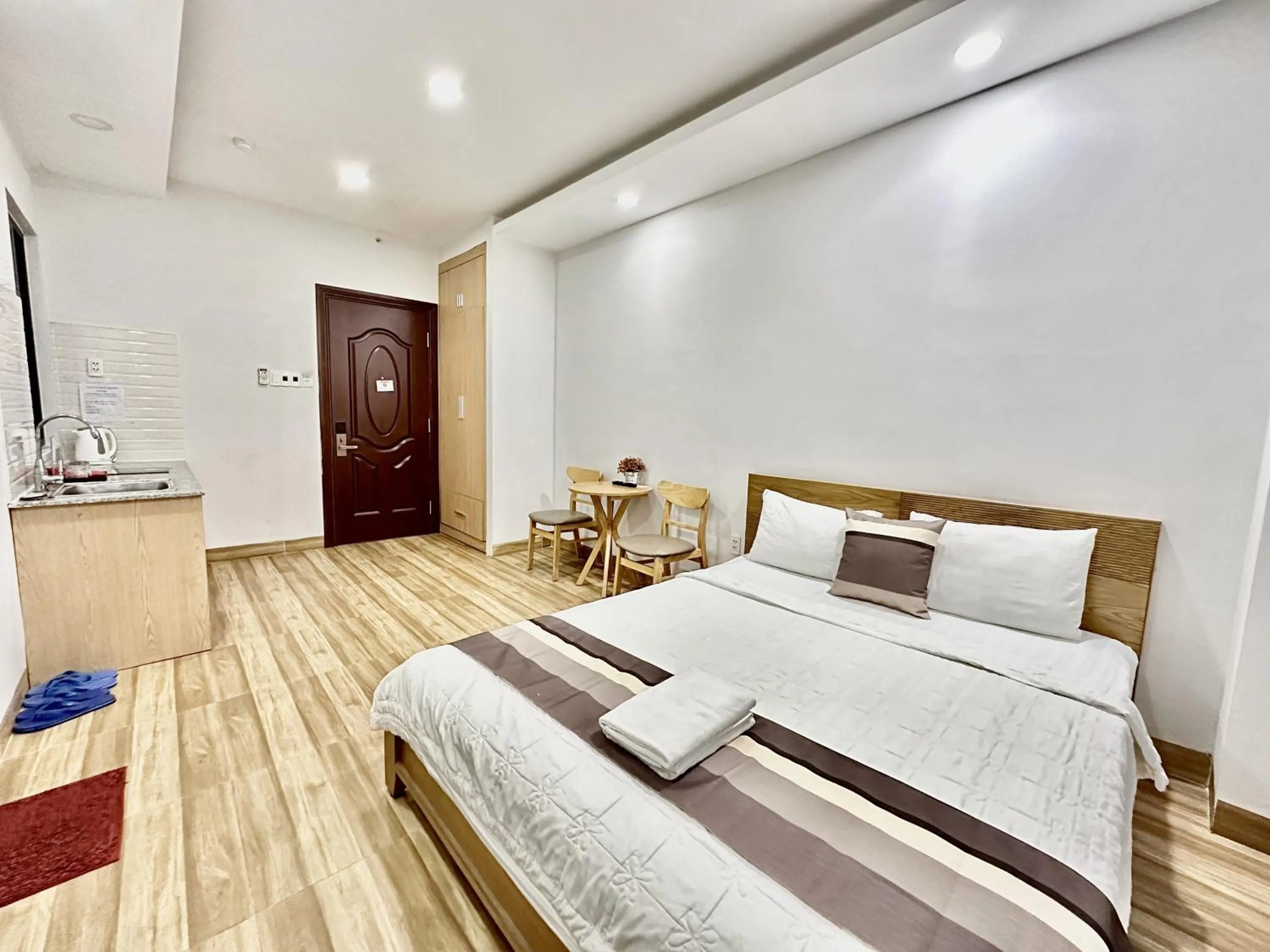 Bed in The Jade Hotel near Tan Son Nhat Airport