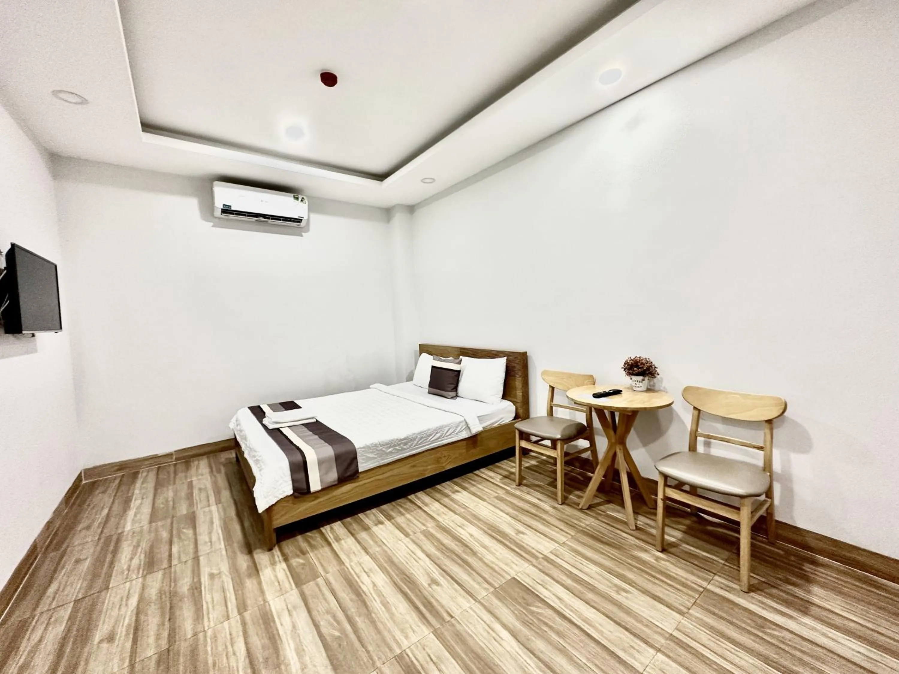 Living room, Bed in The Jade Hotel near Tan Son Nhat Airport