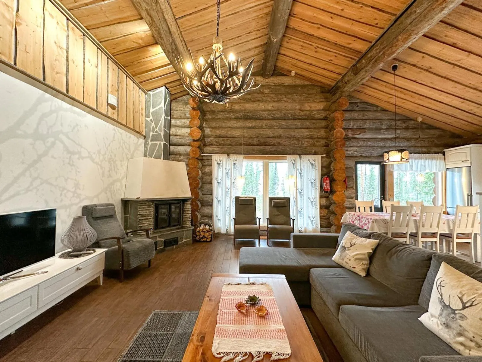 Living room in Napapiirin Järvilomat