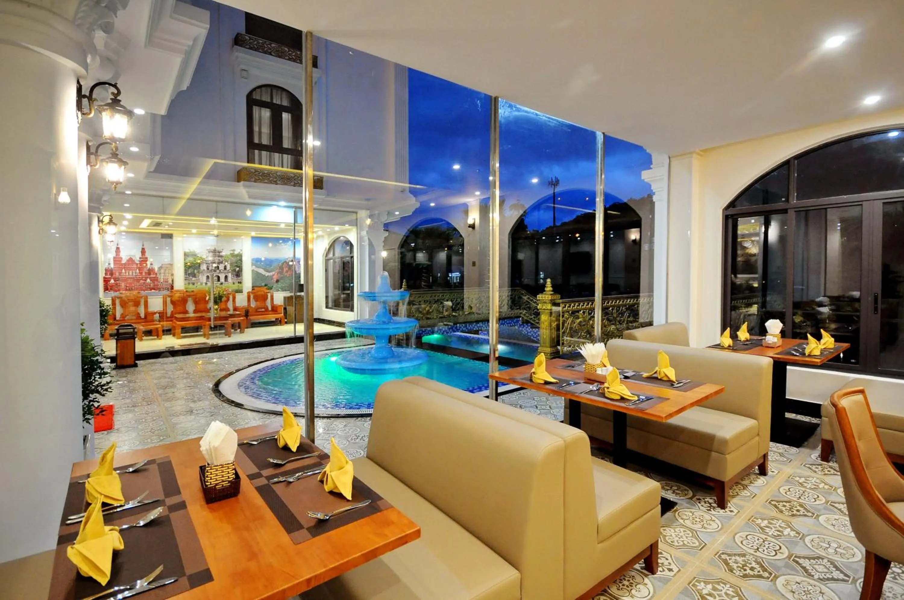 Restaurant/places to eat in Crown Nguyen Hoang Hotel