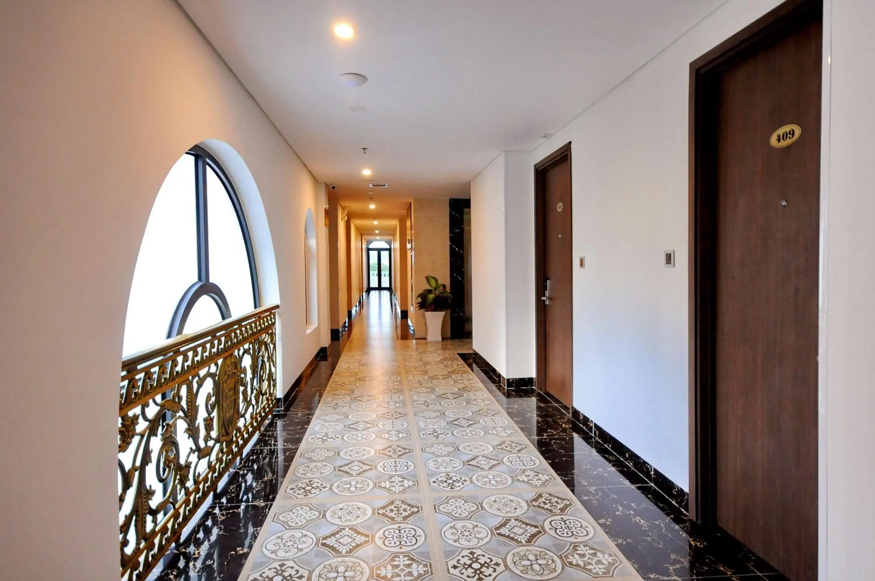 Quiet street view in Crown Nguyen Hoang Hotel Quiet street view in Crown Nguyen Hoang Hotel