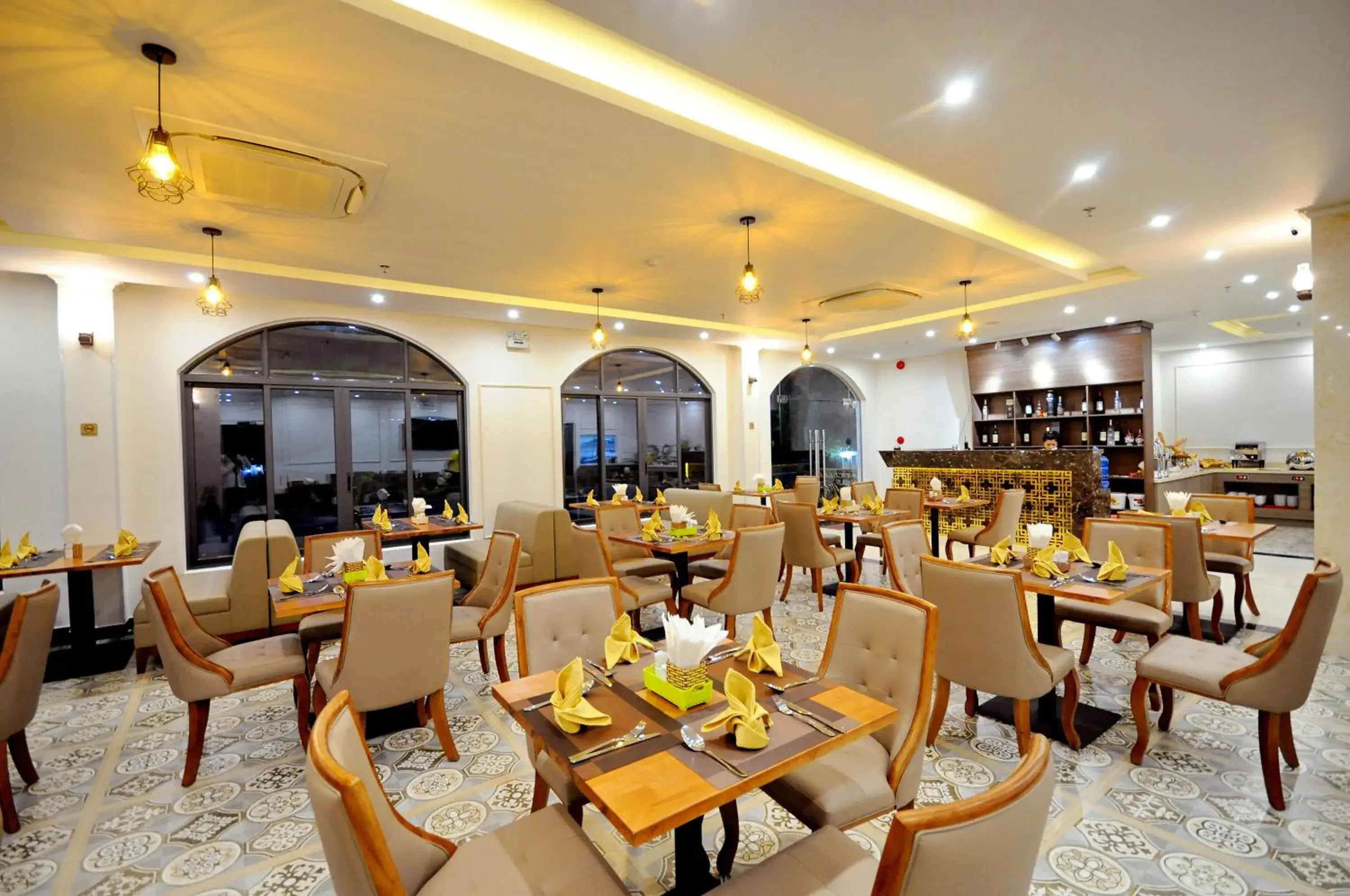 Restaurant/places to eat in Crown Nguyen Hoang Hotel Restaurant/places to eat in Crown Nguyen Hoang Hotel