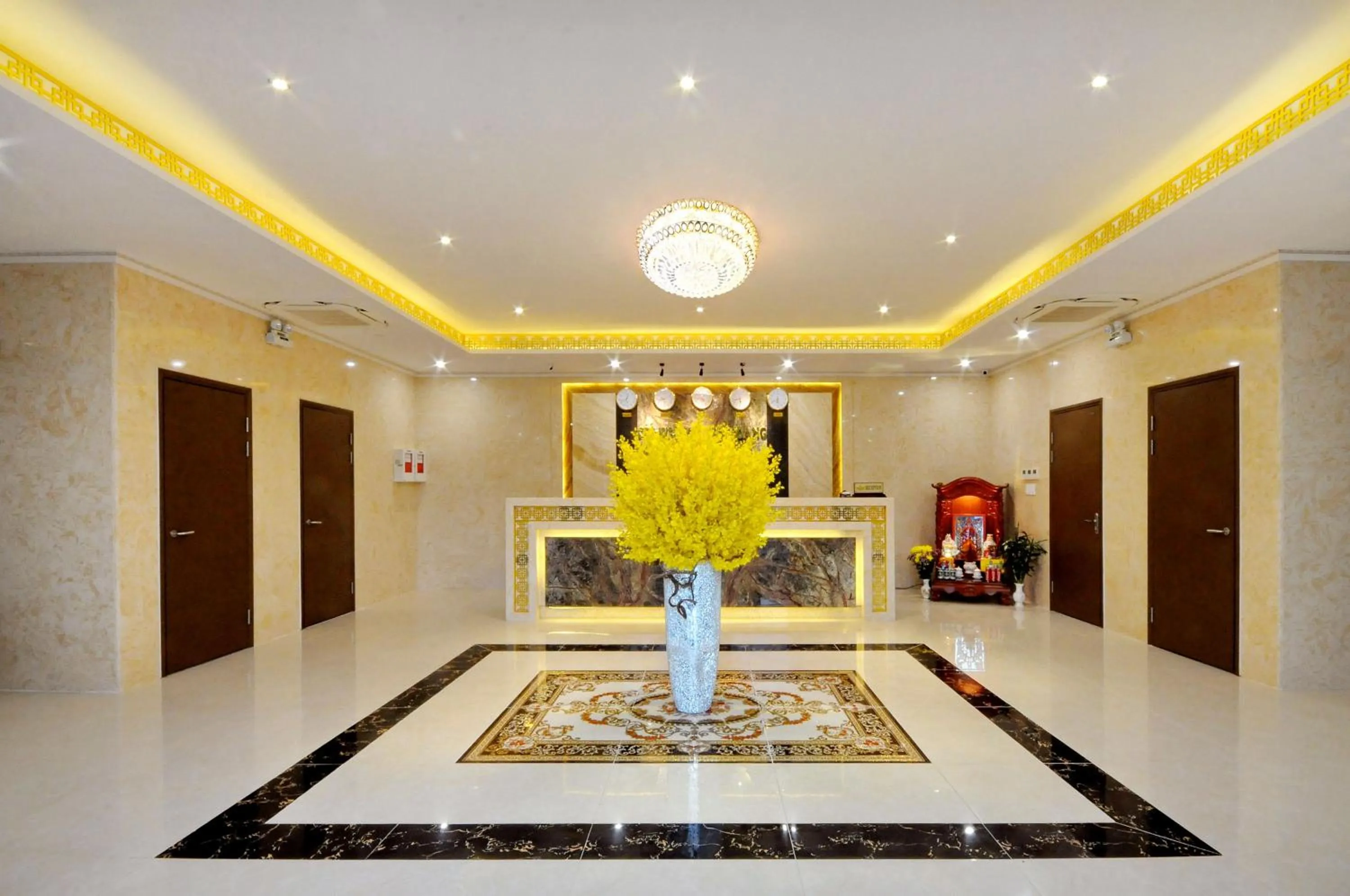 Lobby or reception in Crown Nguyen Hoang Hotel
