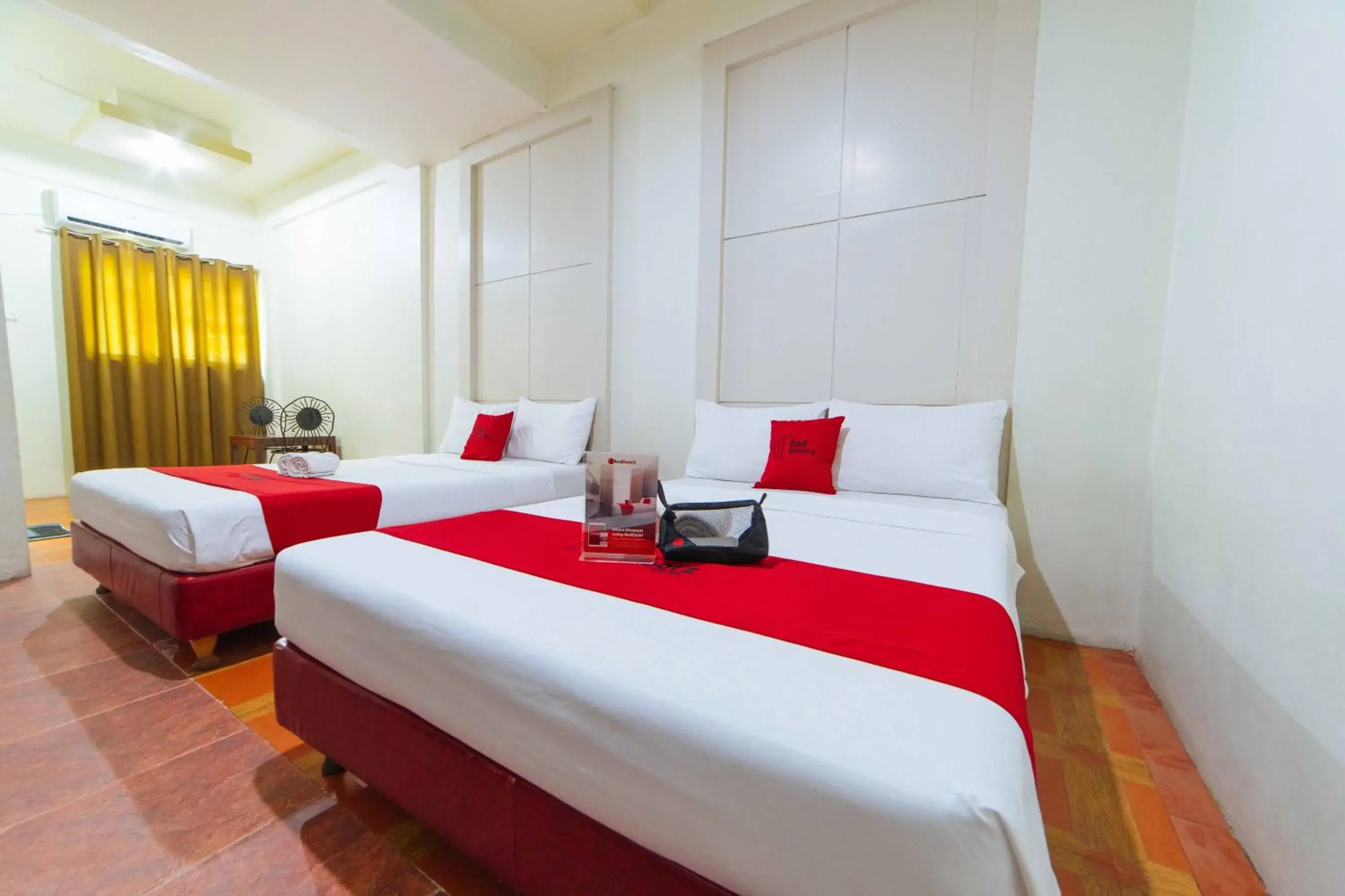 Family Room in RedDoorz near Walking Street Angeles City Family Room in RedDoorz near Walking Street Angeles City