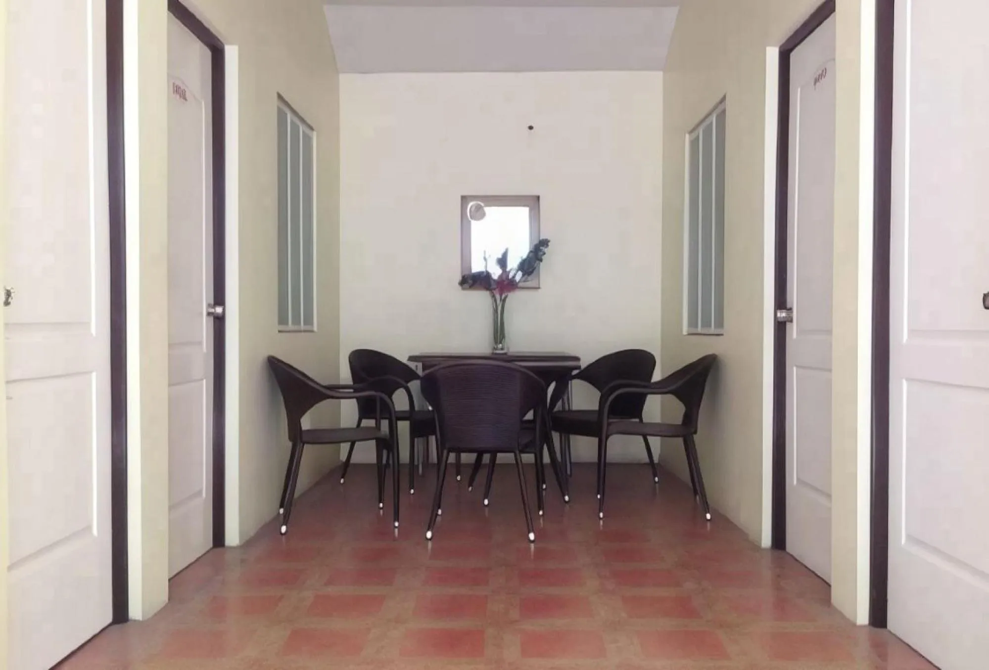 Seating area in RedDoorz near Walking Street Angeles City