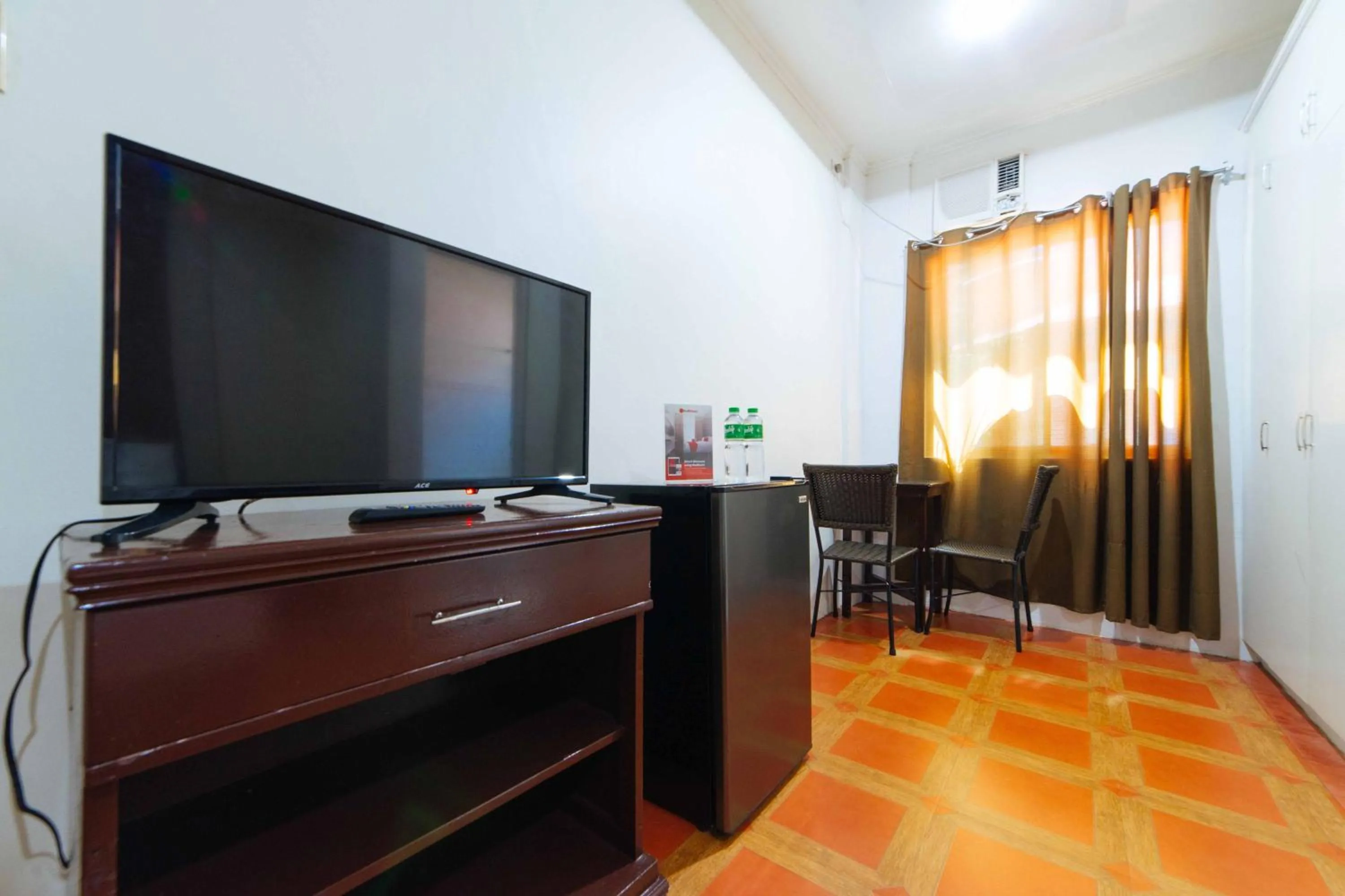Bedroom in RedDoorz near Walking Street Angeles City