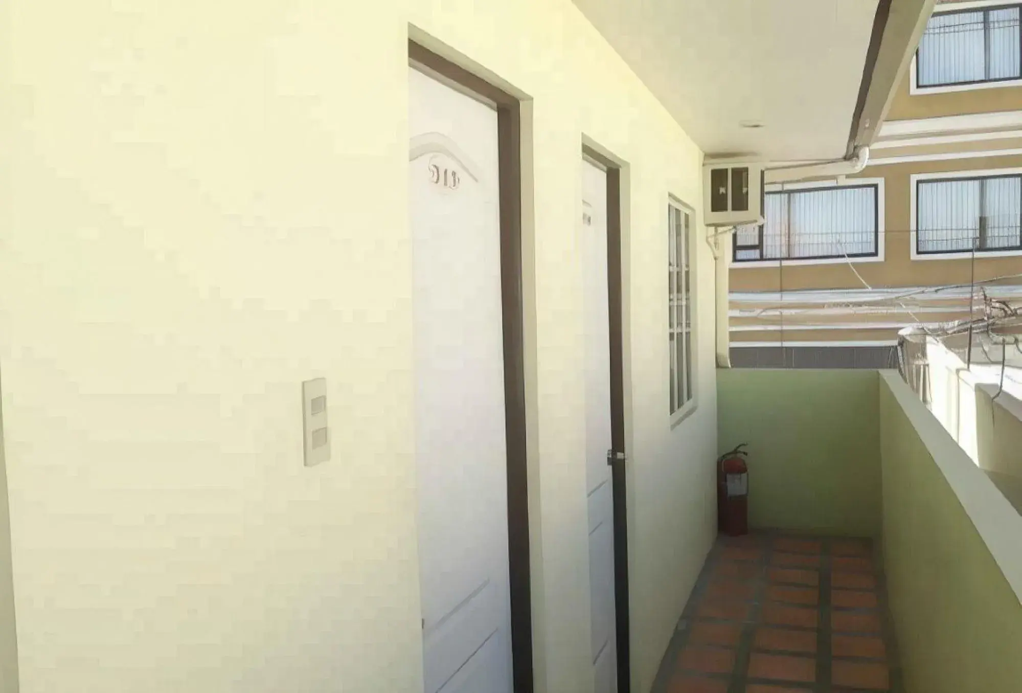 Property building in RedDoorz near Walking Street Angeles City Property building in RedDoorz near Walking Street Angeles City