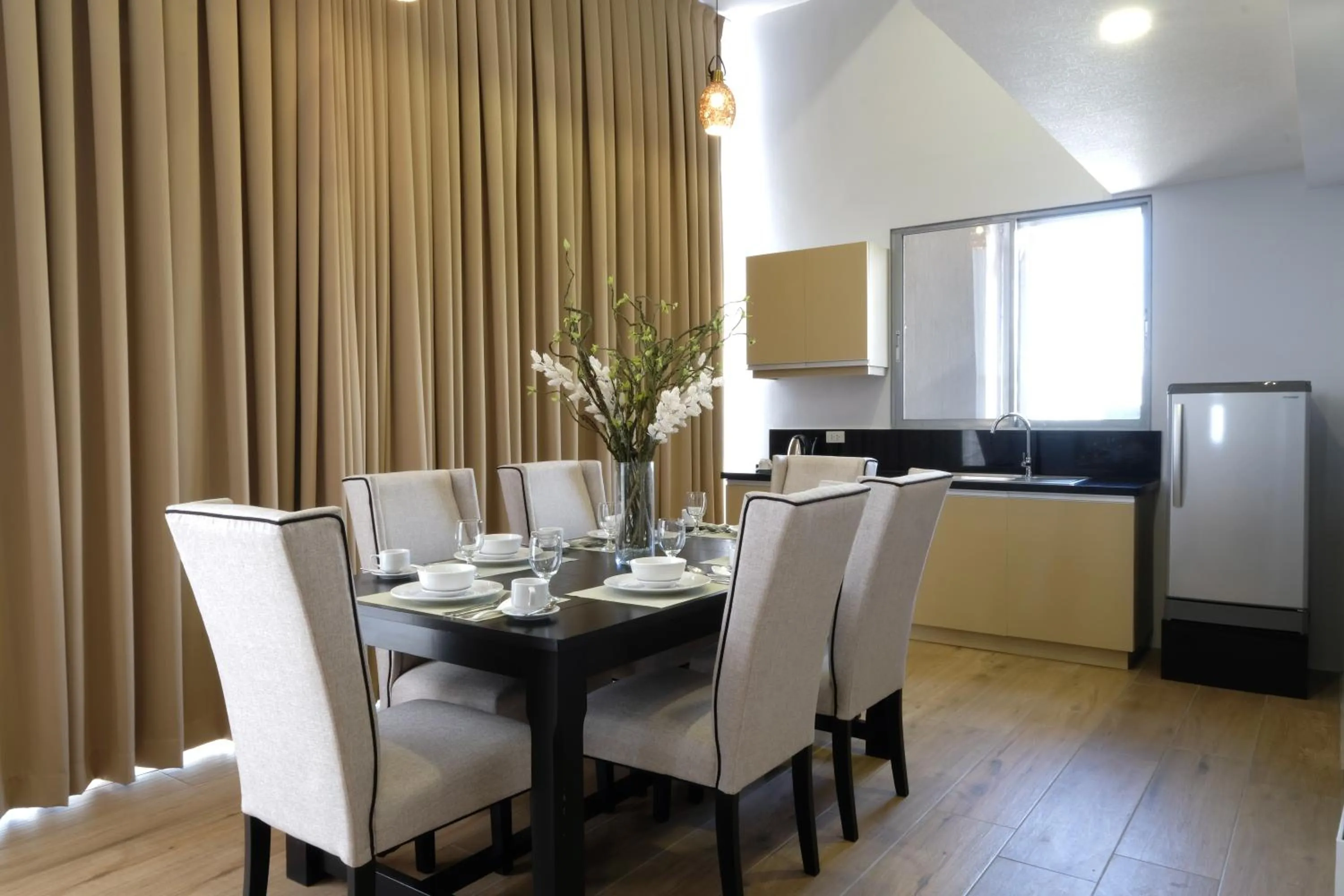 Kitchen or kitchenette in Amethyst Boutique Hotel Cebu powered by Cocotel