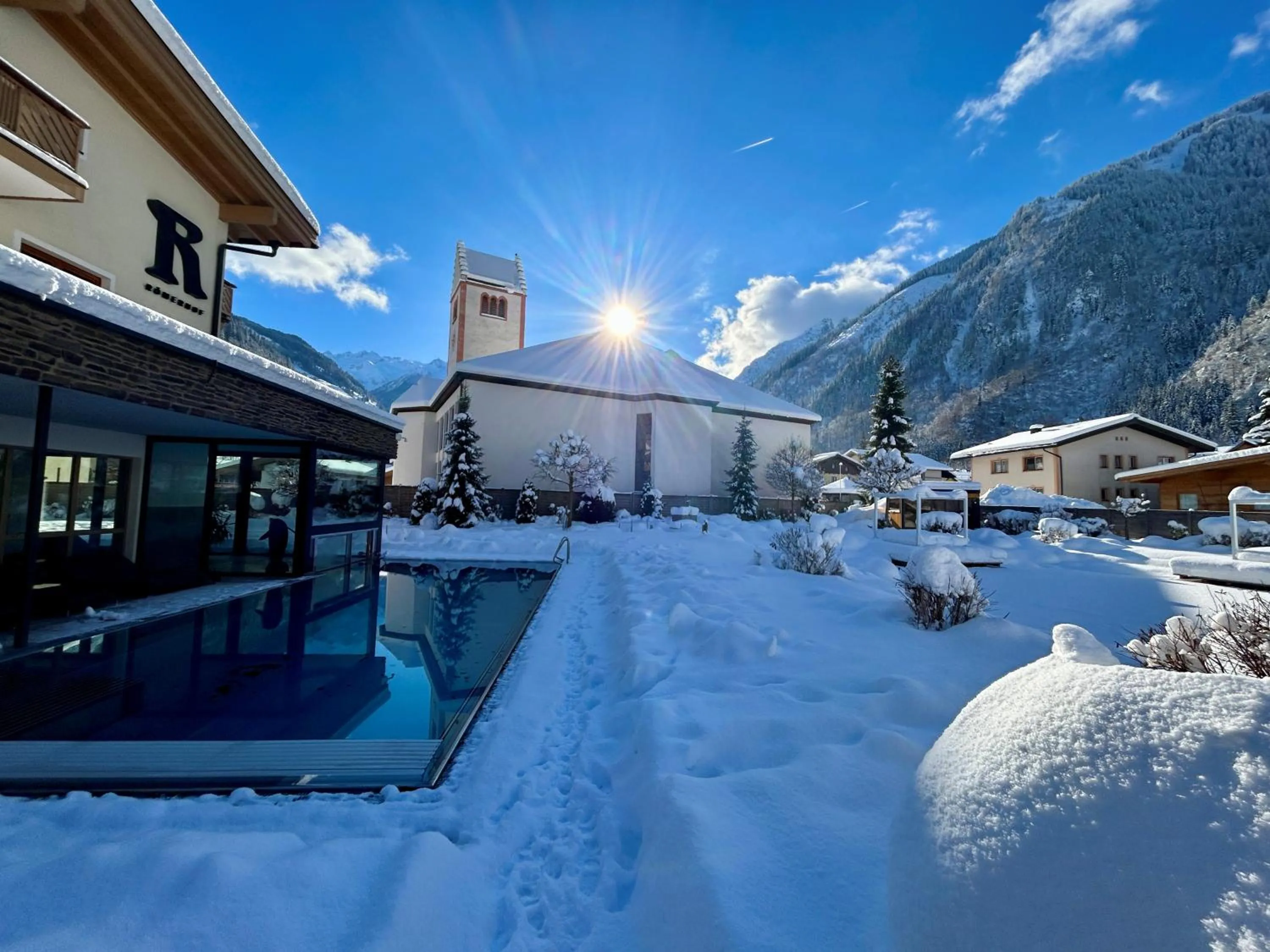 Swimming pool in Hotel Römerhof