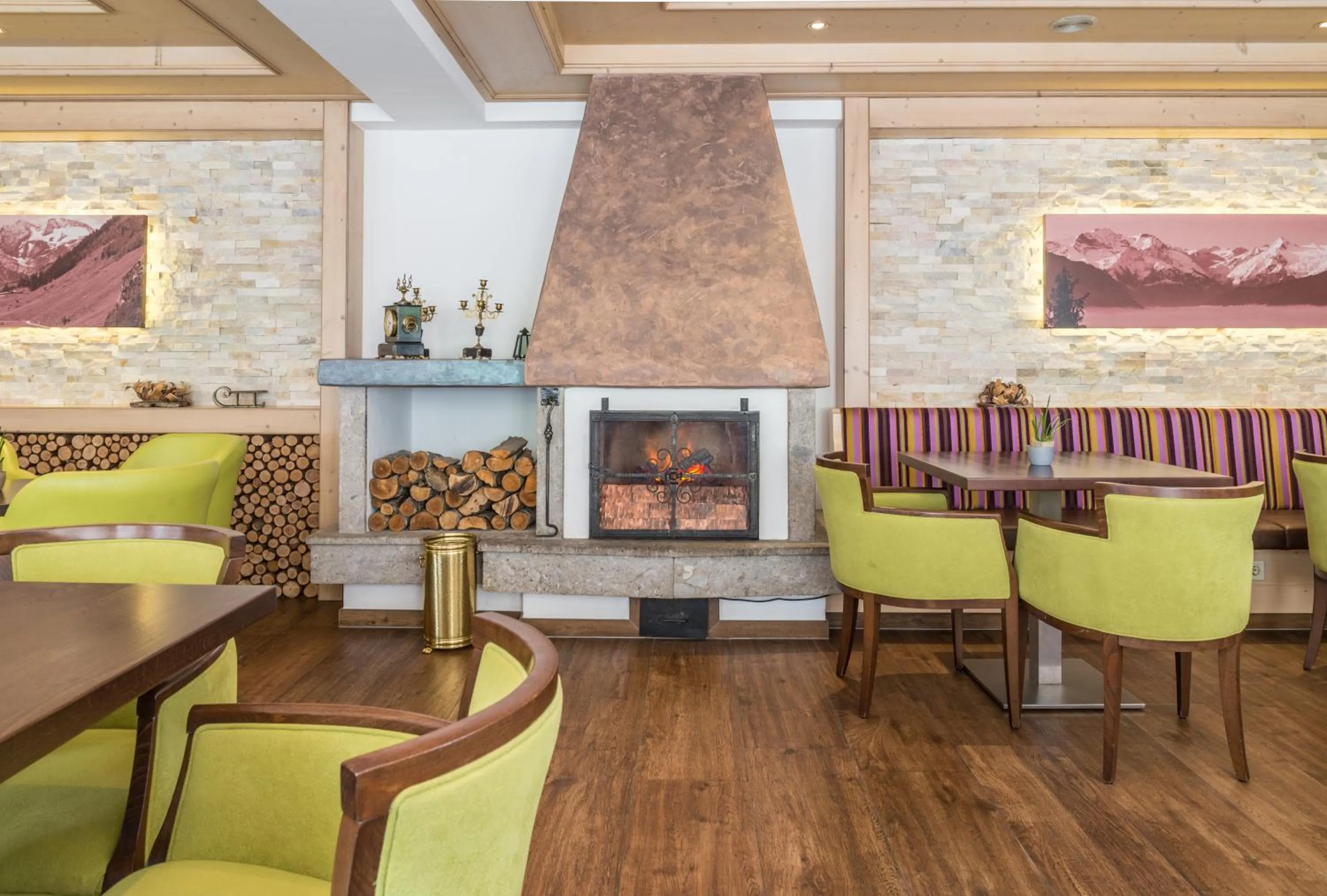 Communal lounge/ TV room in Hotel Römerhof