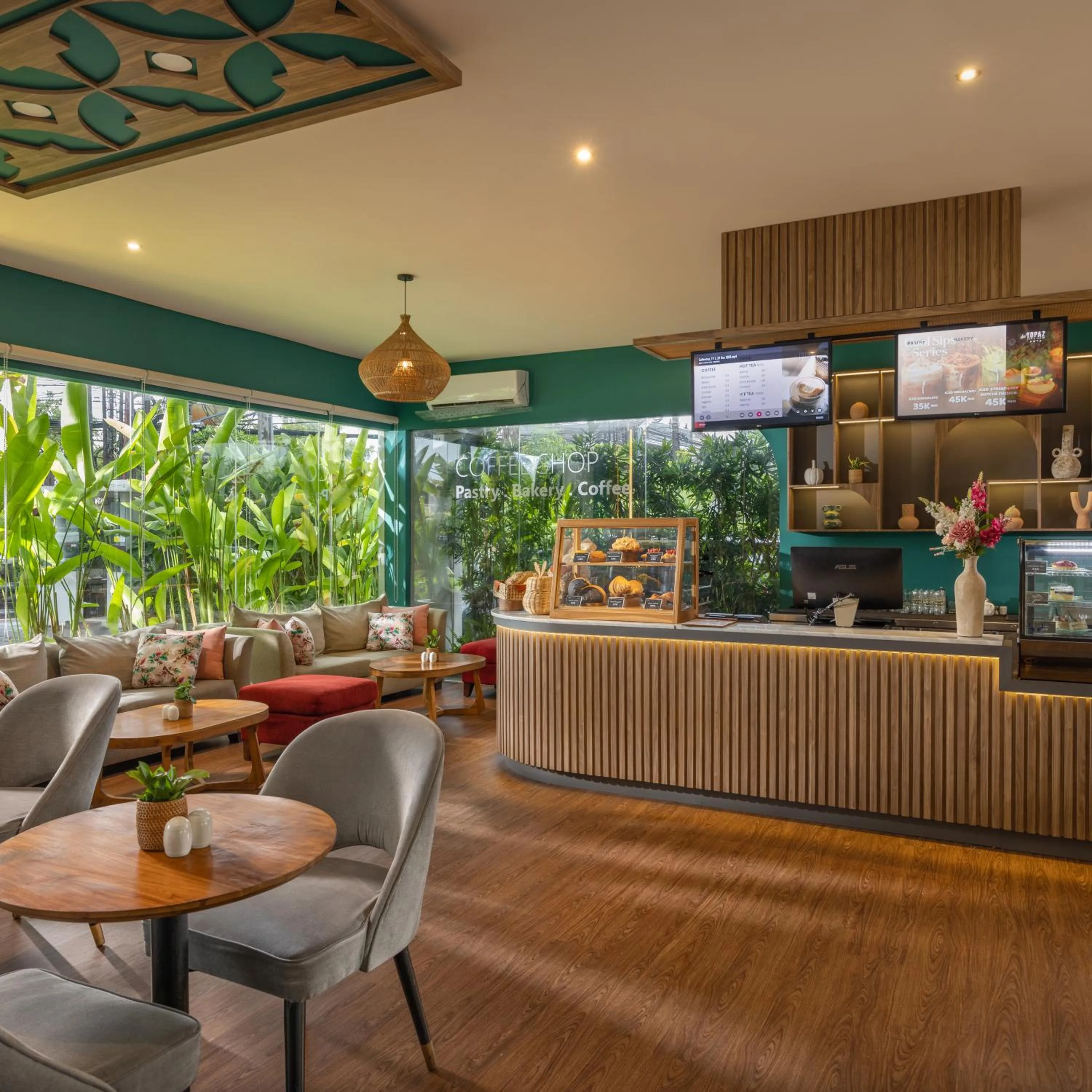 Restaurant/places to eat in Crystalkuta Hotel - Bali