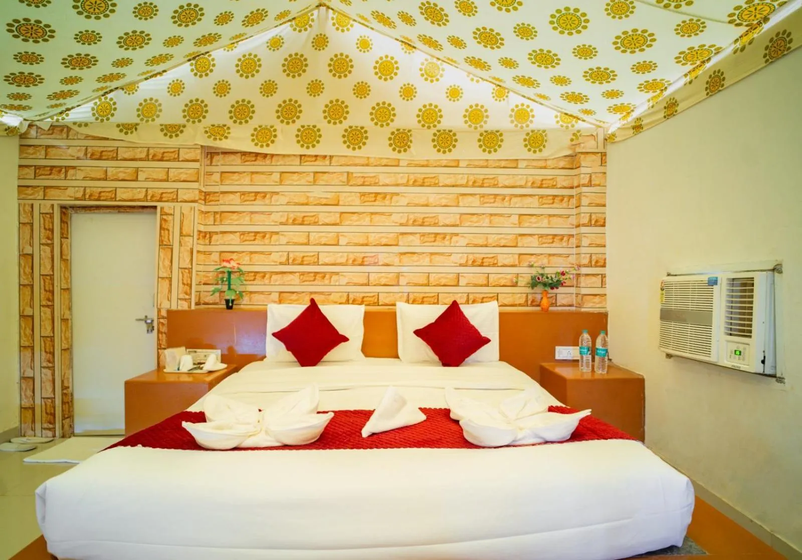 Bed in Royal Jaisalmer Resort with Swimming Pool
