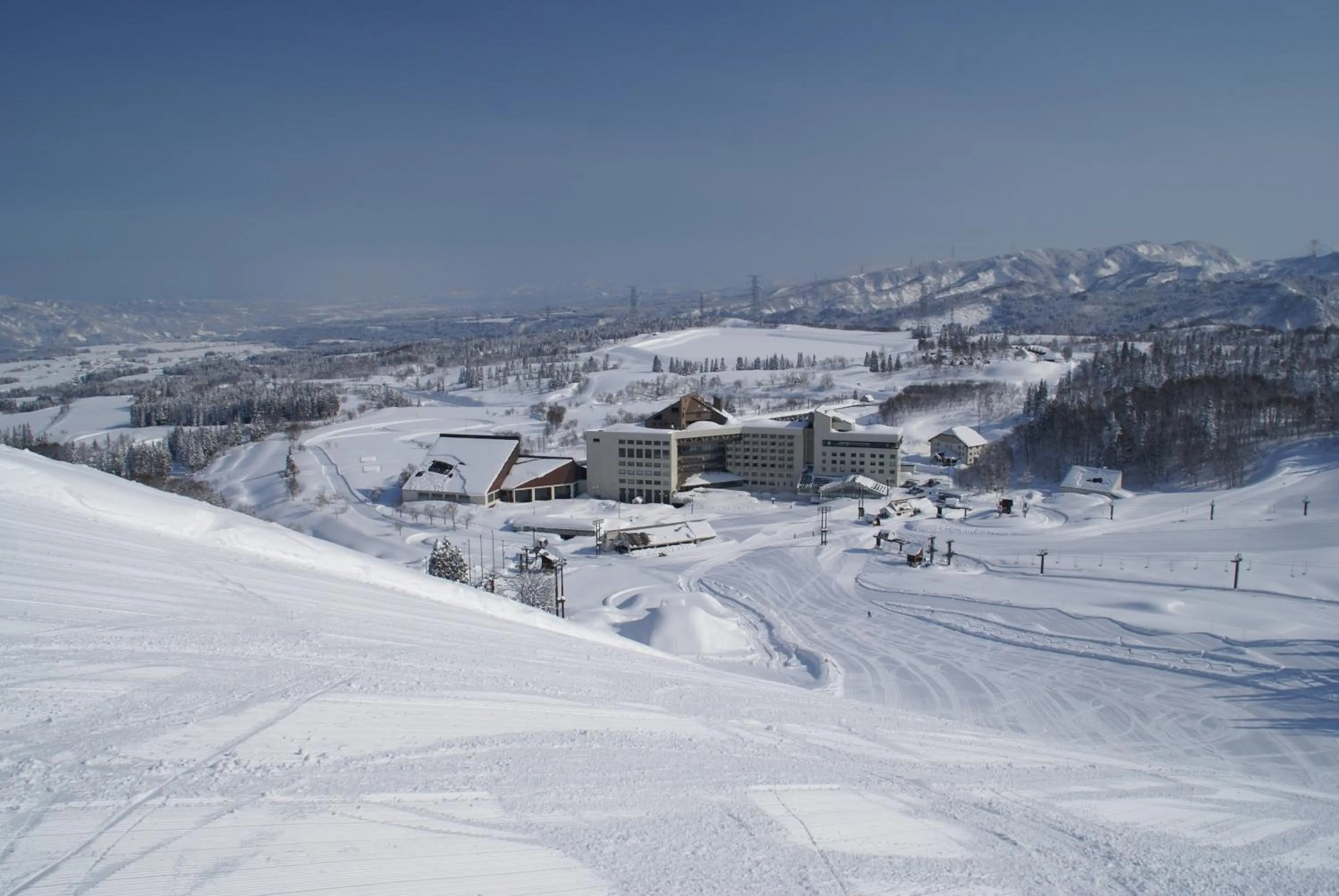 Skiing in New Greenpia Tsunan