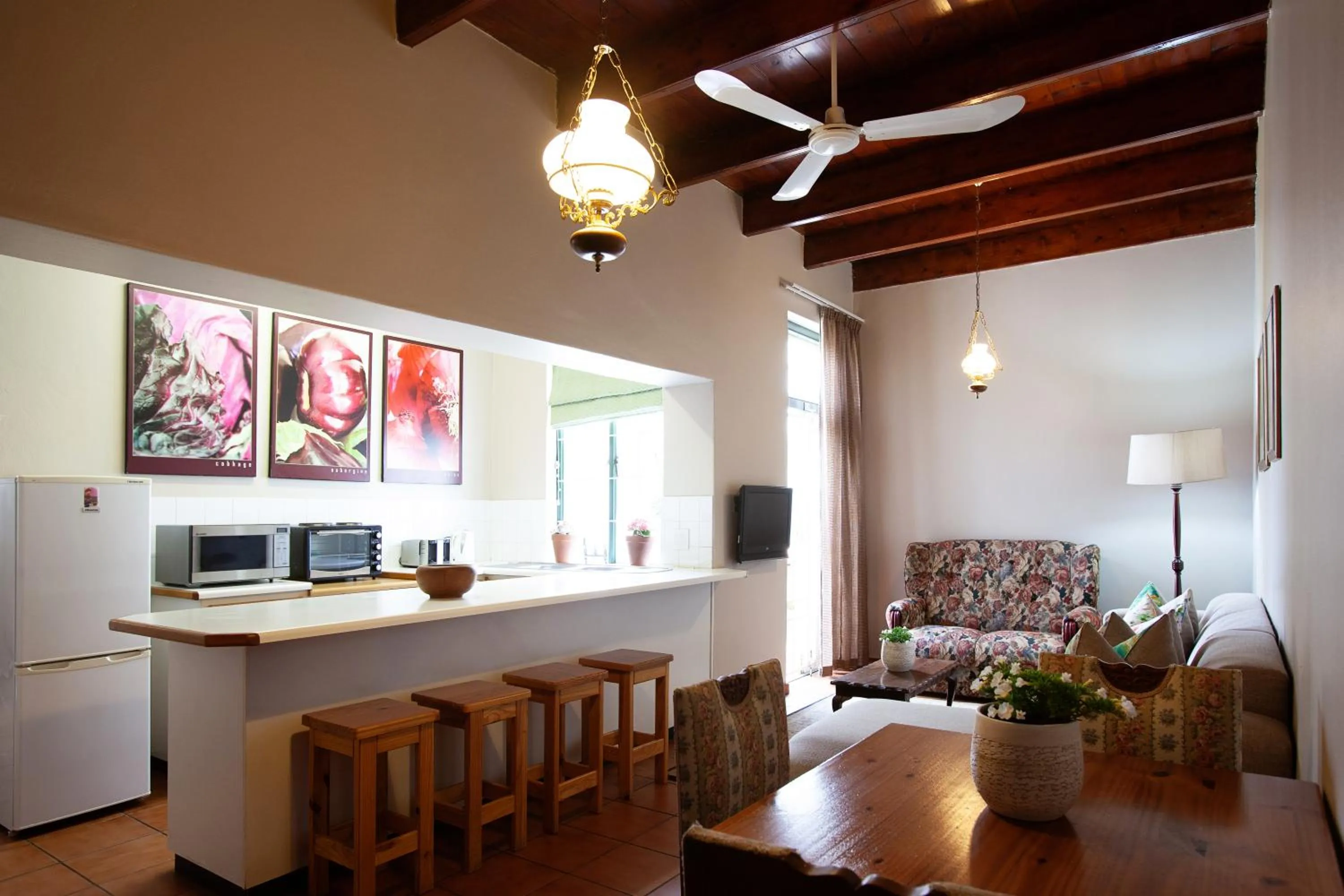 Kitchen or kitchenette in The Habit Guesthouse