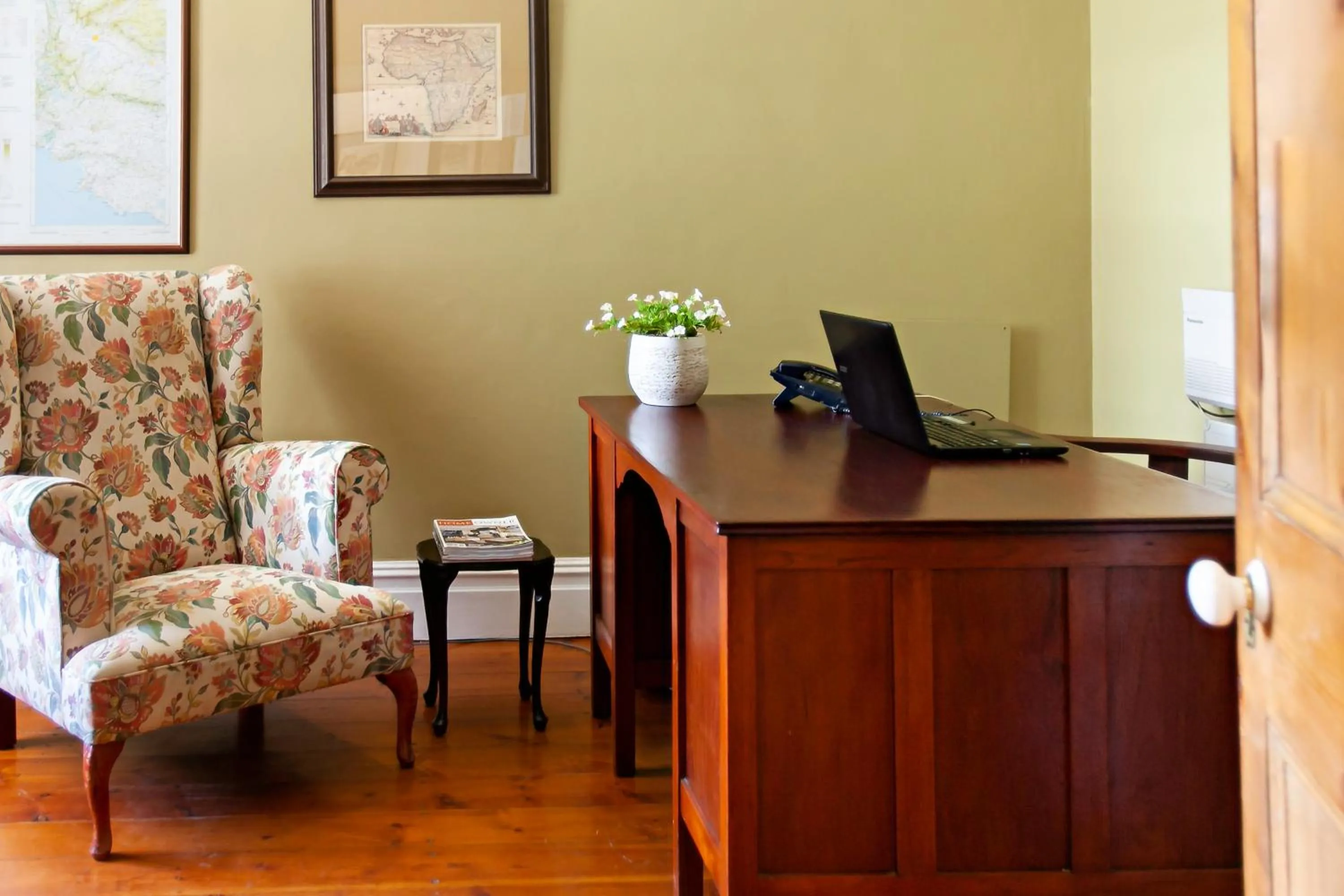 Lobby or reception in The Habit Guesthouse