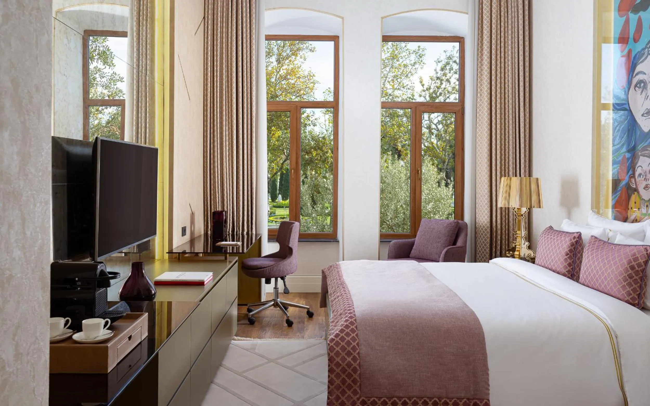 Bed in ART Gallery Hotel