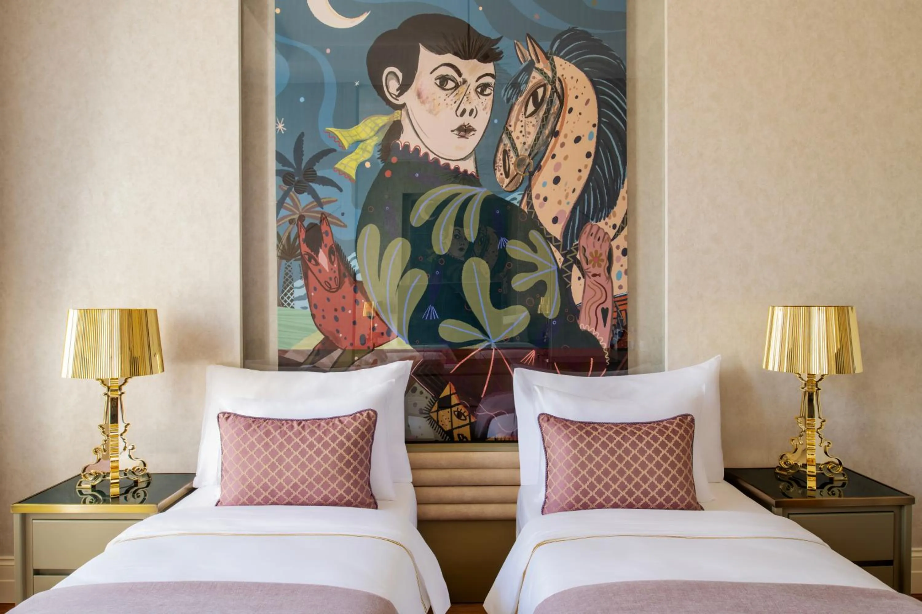 Bed in ART Gallery Hotel