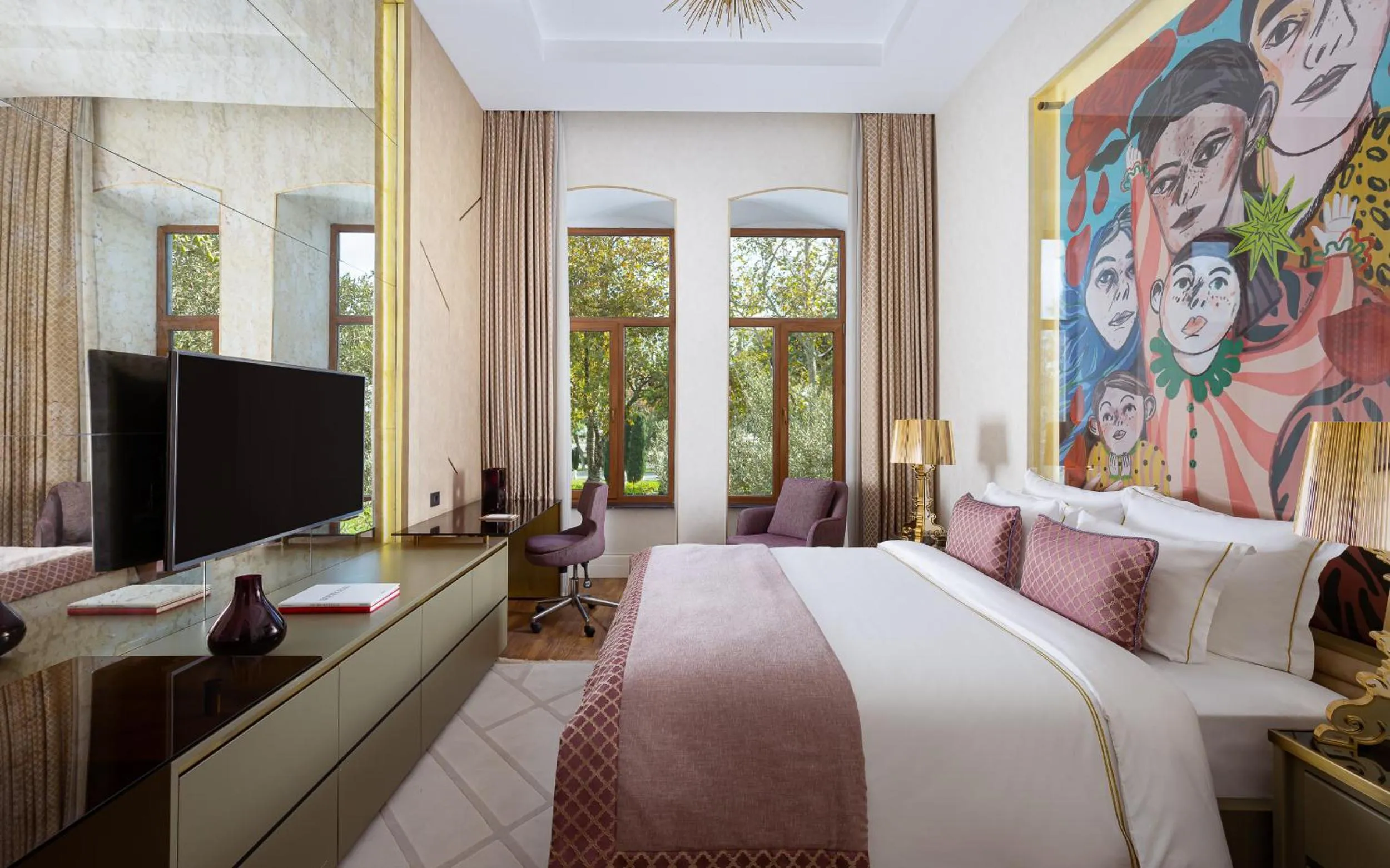 Bed in ART Gallery Hotel