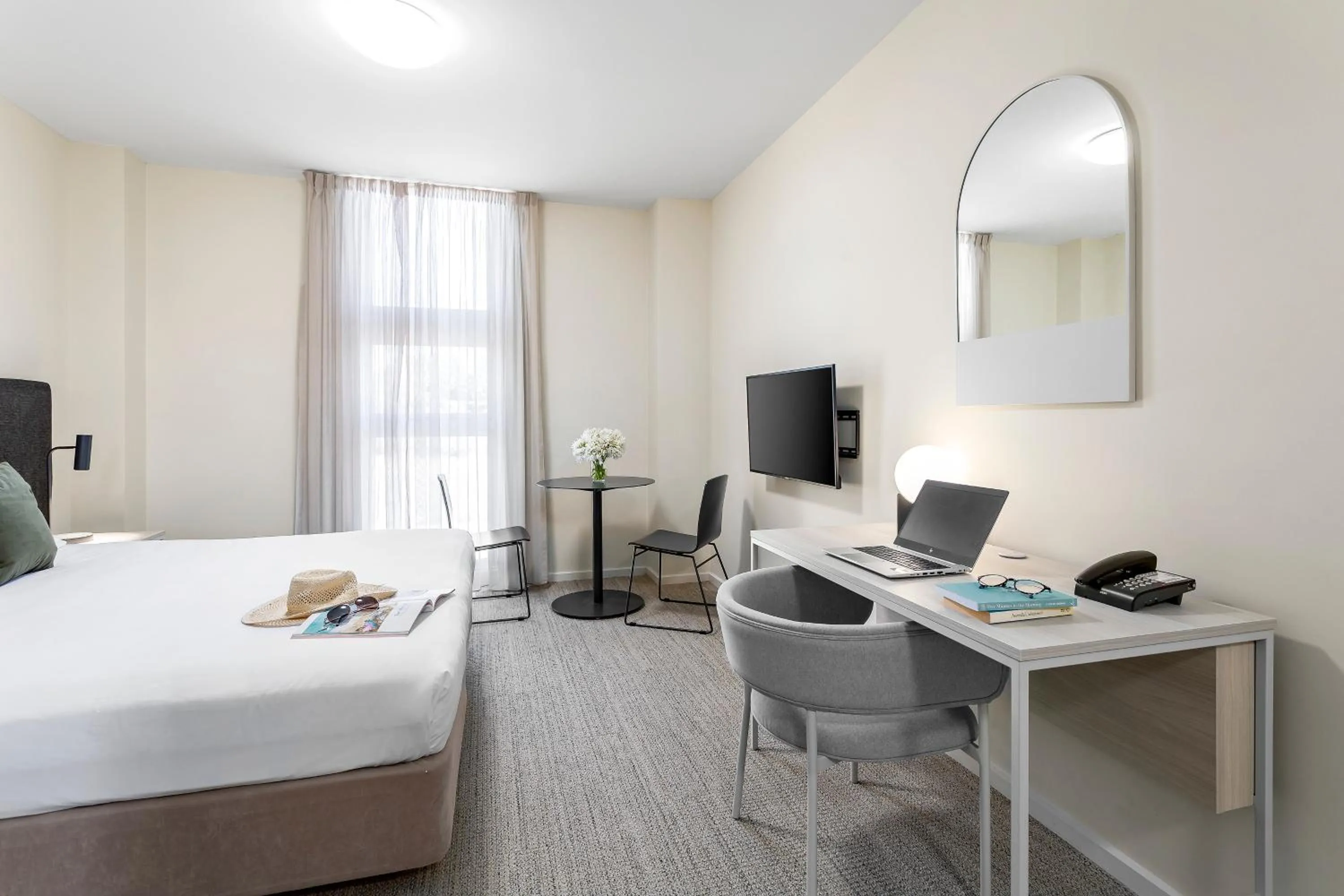 Photo of the whole room, Bed in Quest Ballarat