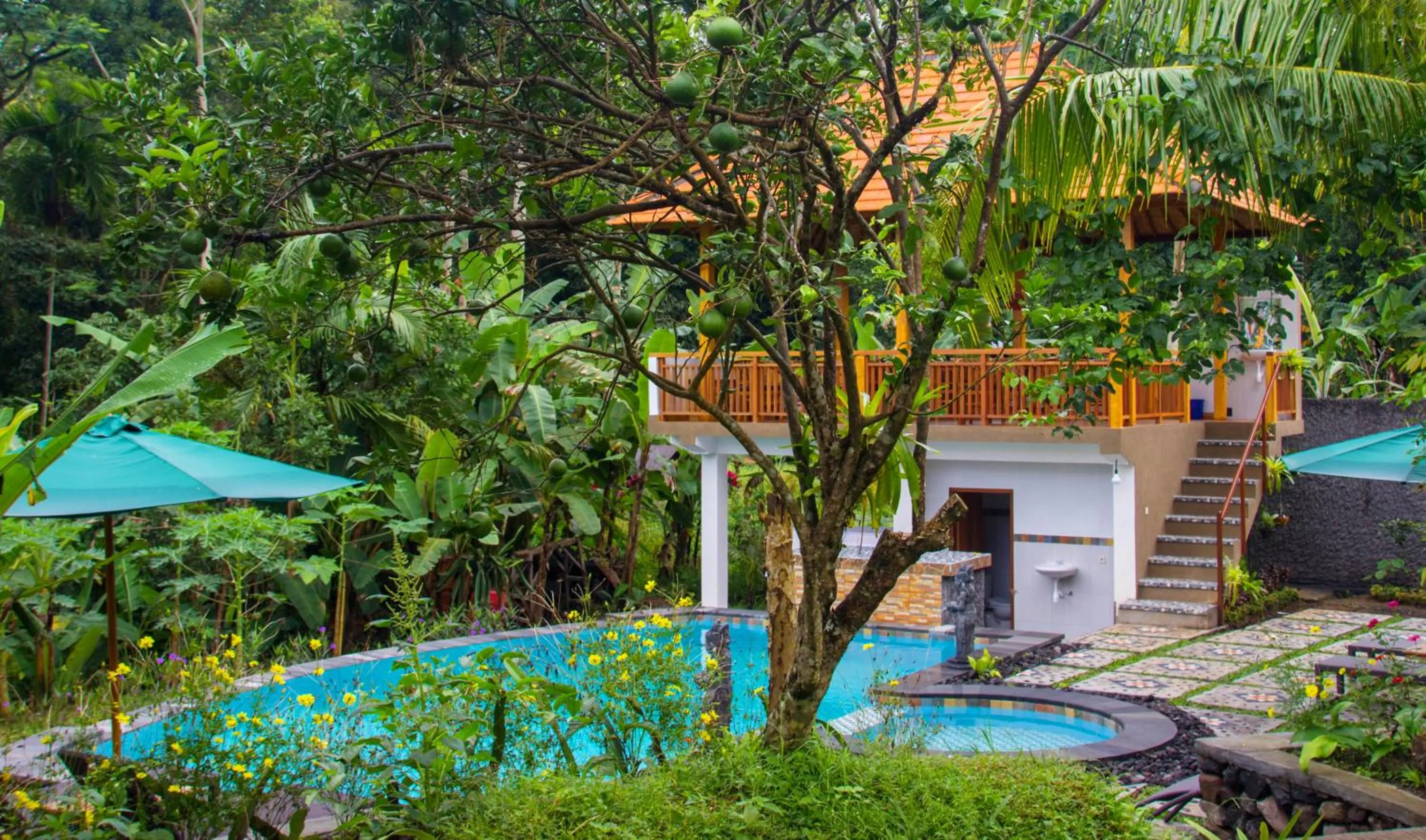 Restaurant/places to eat in Khrisna Hs and Cottages