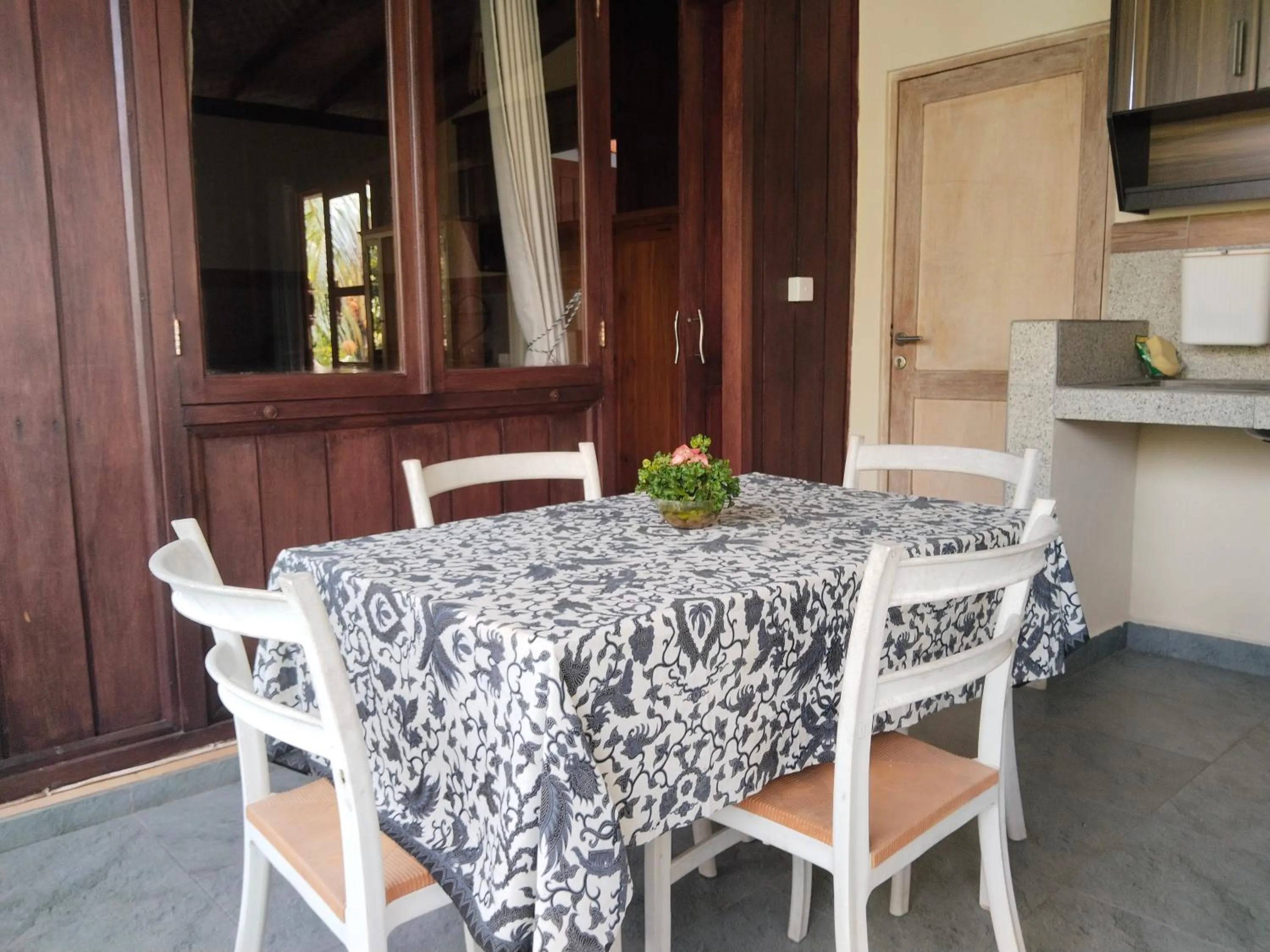 Inner courtyard view in Khrisna Hs and Cottages