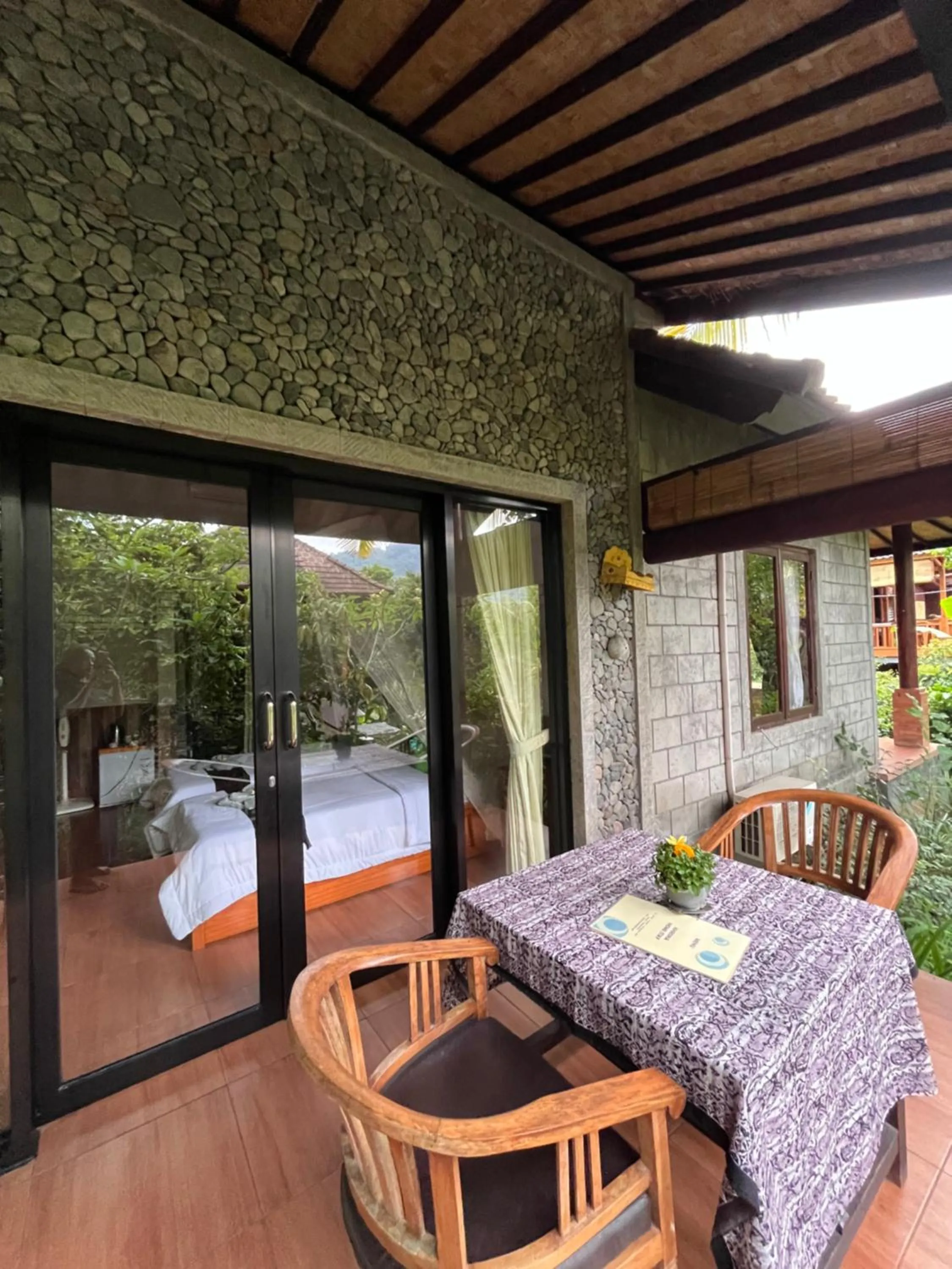 Khrisna Hs and Cottages