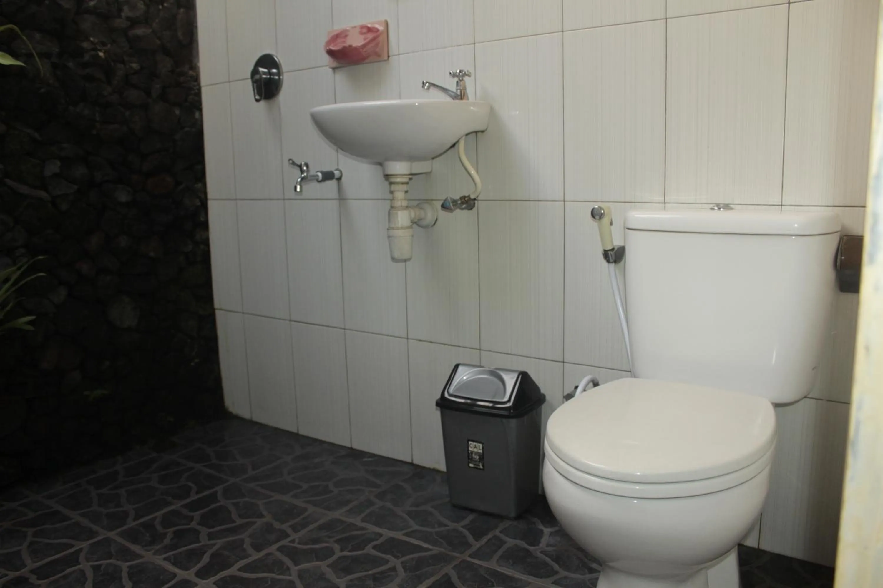 Toilet in Khrisna Hs and Cottages