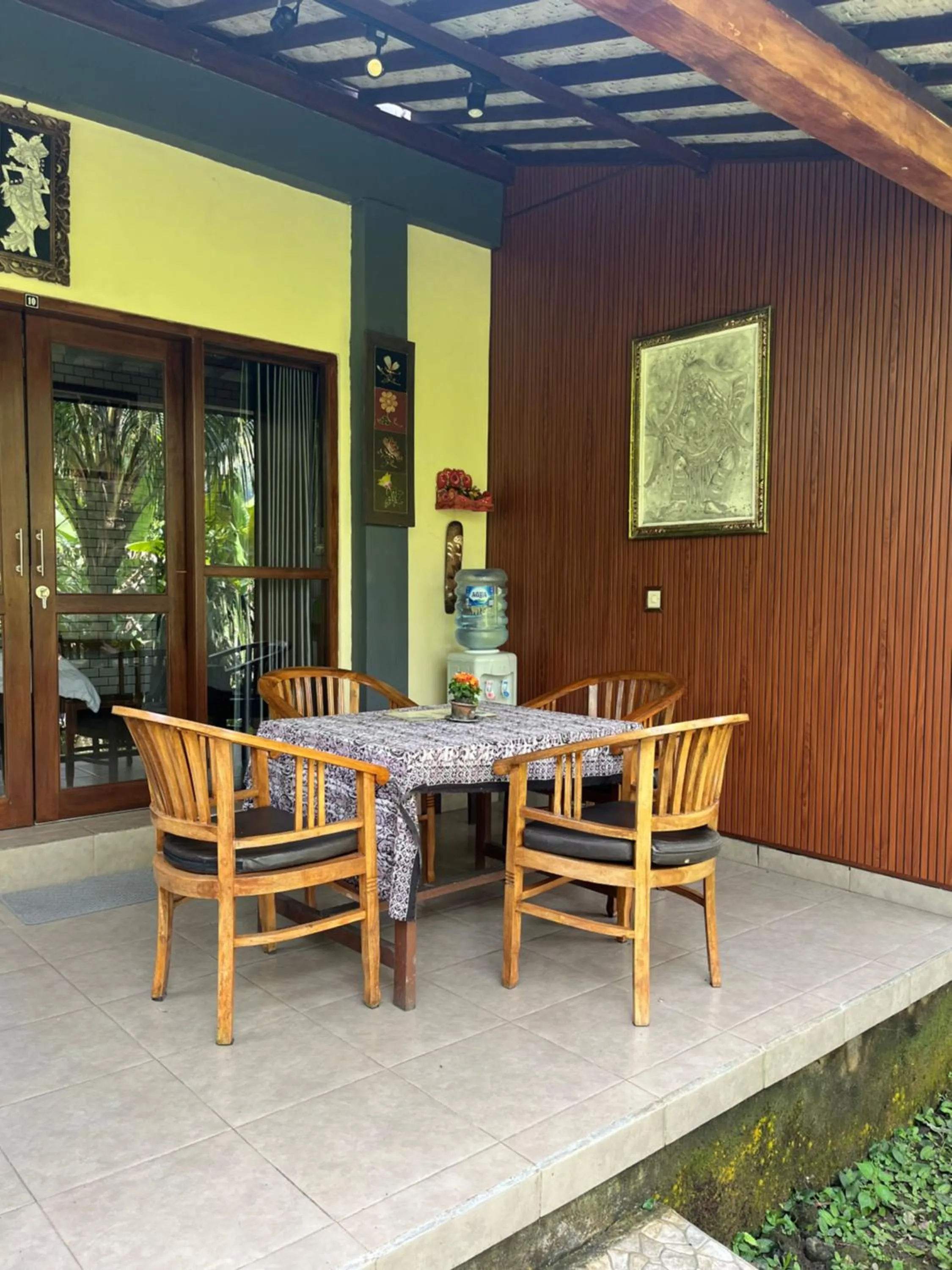 Khrisna Hs and Cottages