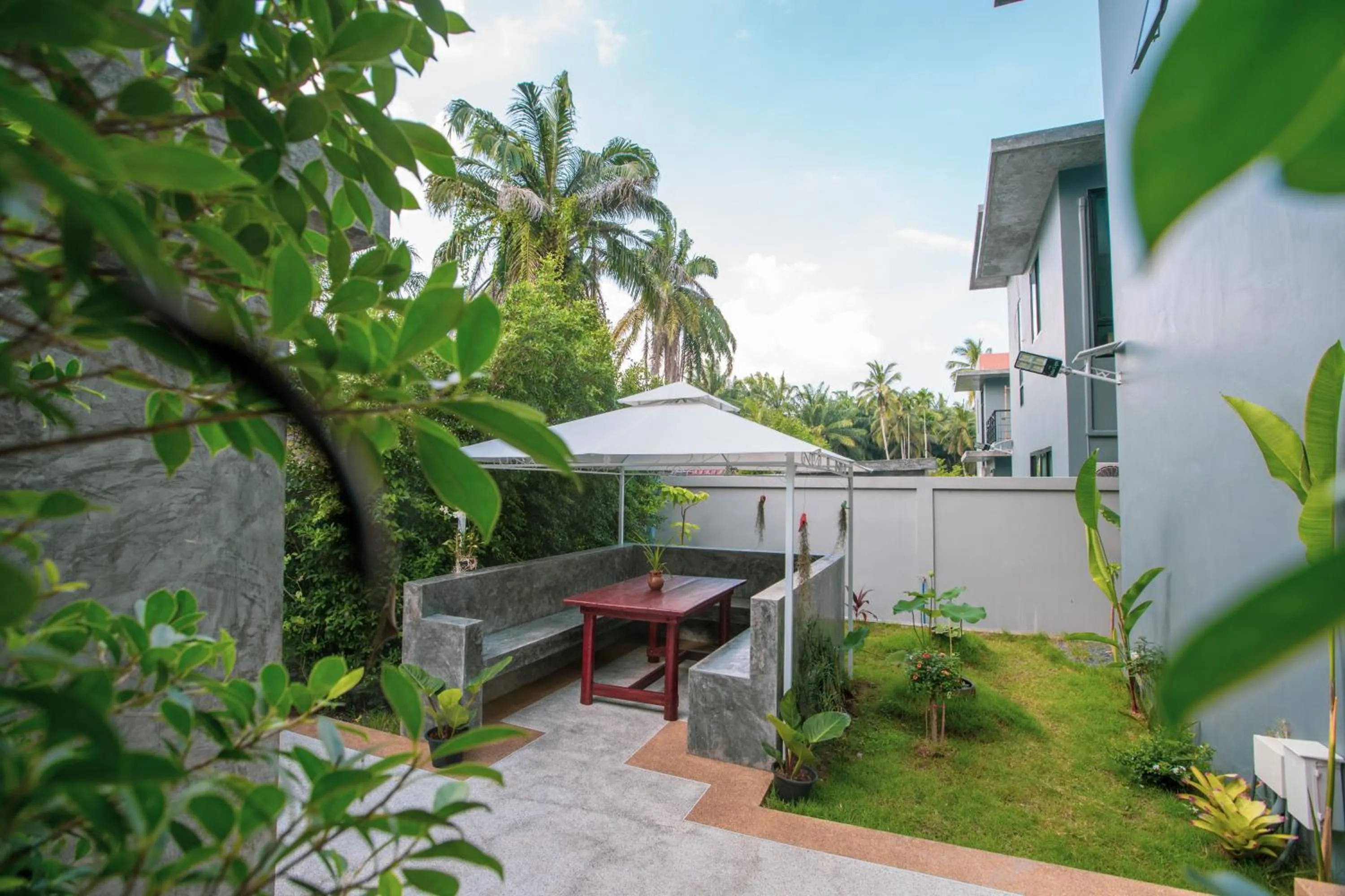 Garden in Aonang nine poolvilla