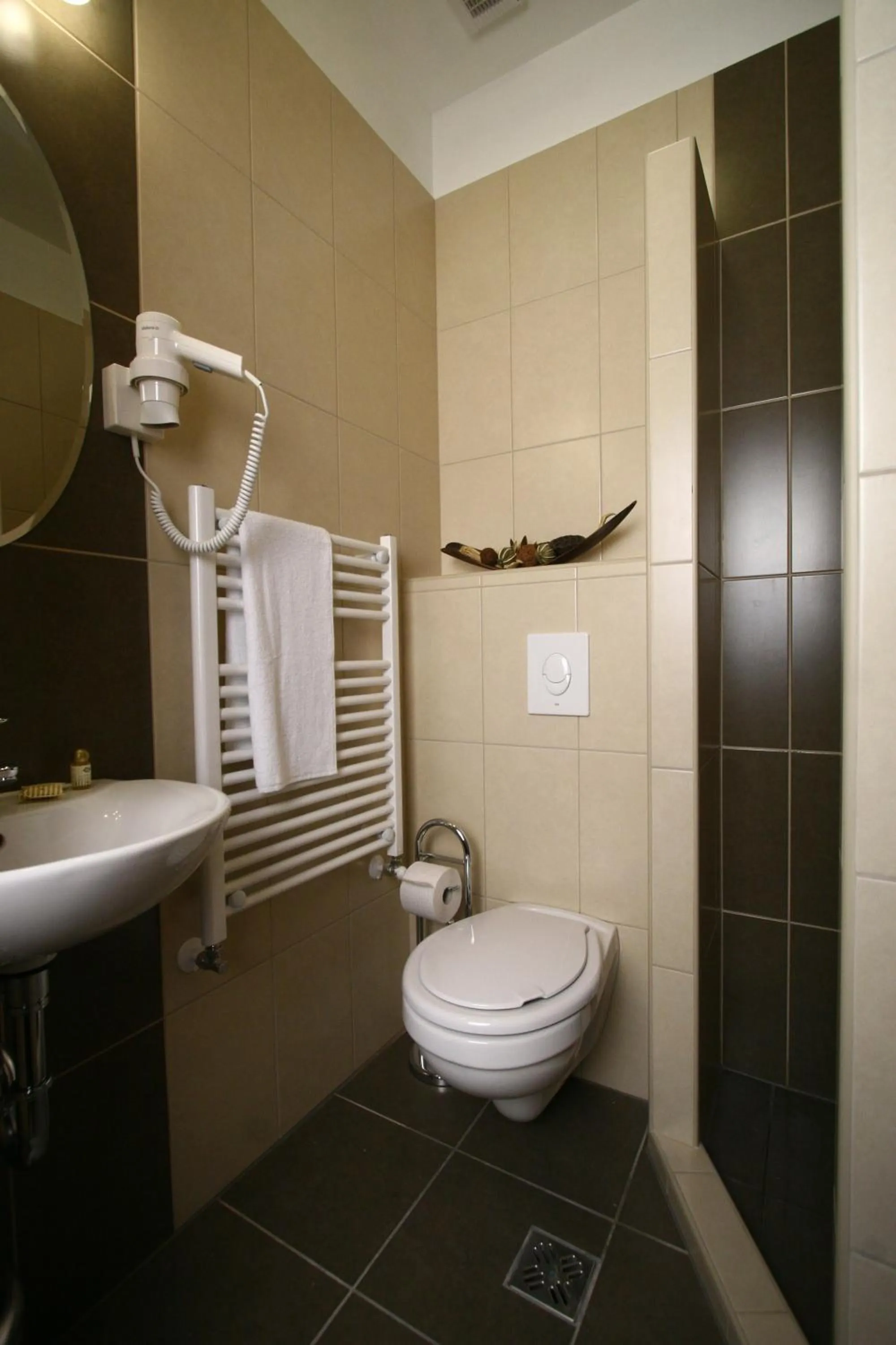 Bathroom in Central Hotel 21