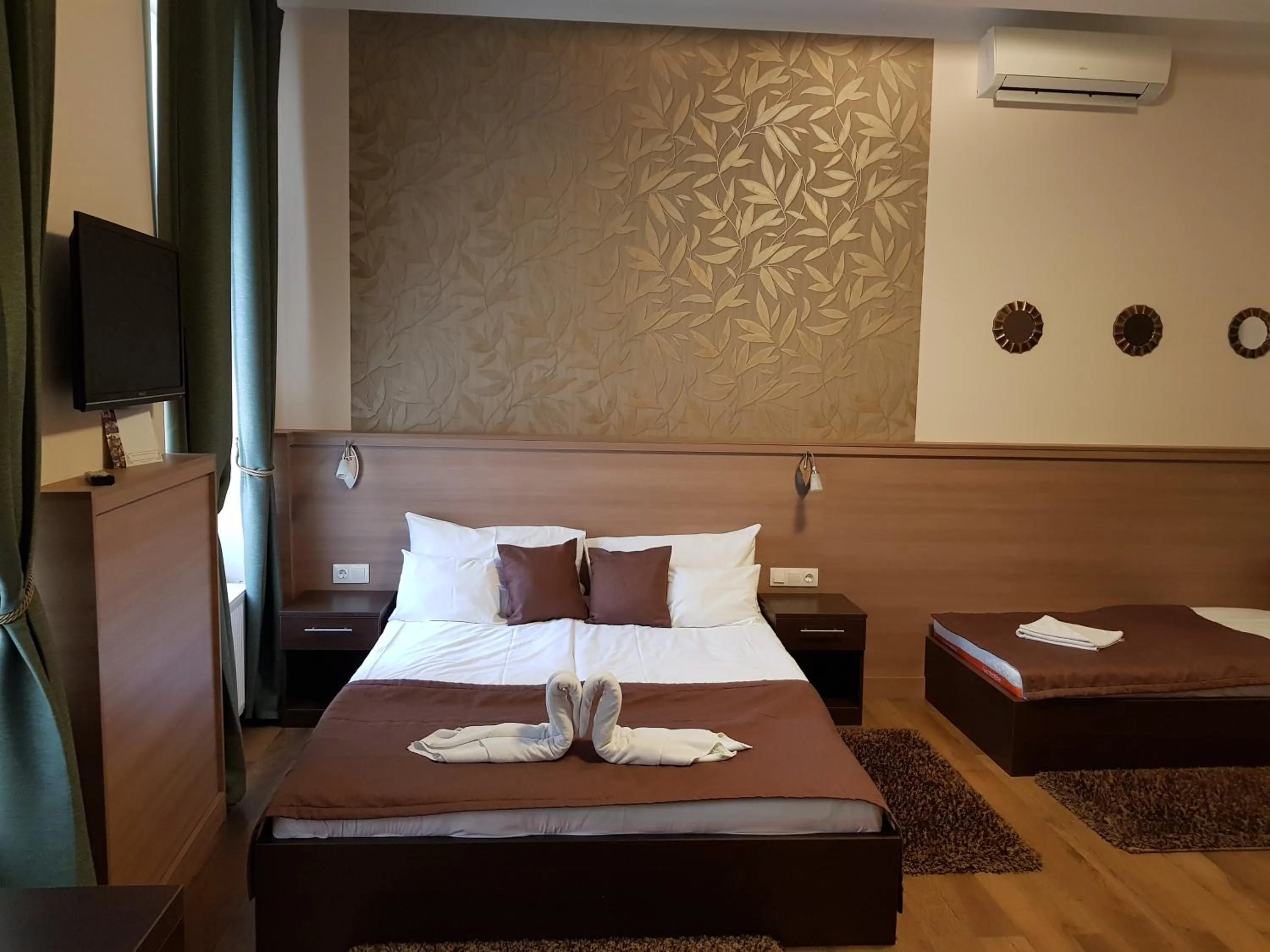 Bedroom, Bed in Central Hotel 21