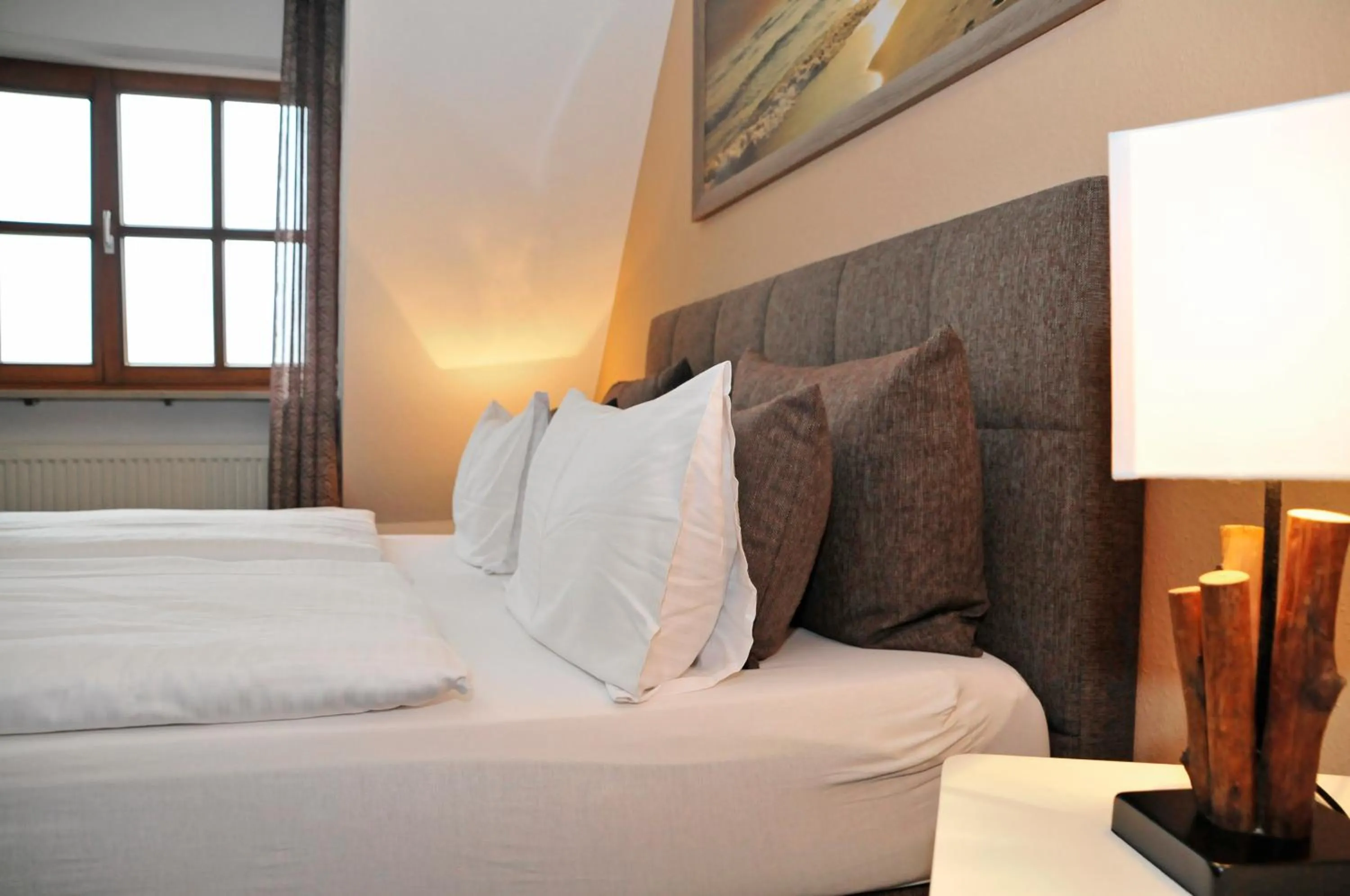 Bed in Hotel zum Brunnen